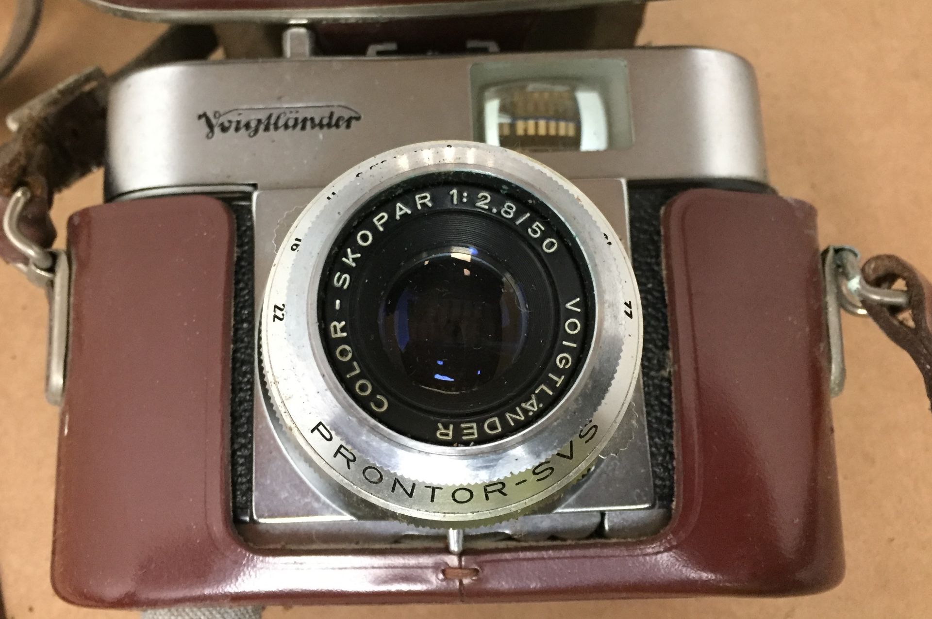 Eight items including Voigtlander Vito B camera, four clocks, Philishave HP1214, - Image 4 of 4