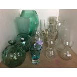 Sixteen glass vases including four green - Artisan 35 cm,