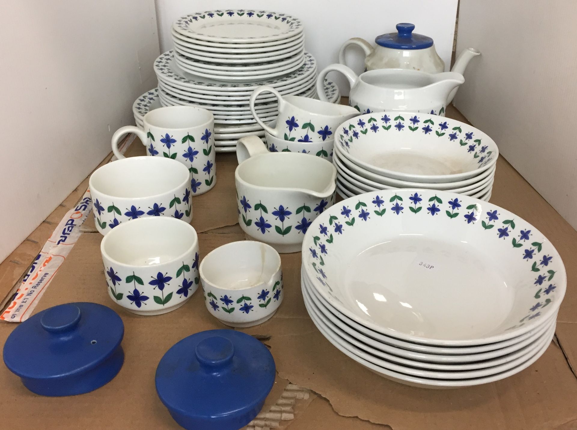 Forty plus pieces of Roselle Midwinter dinner/tea service V06