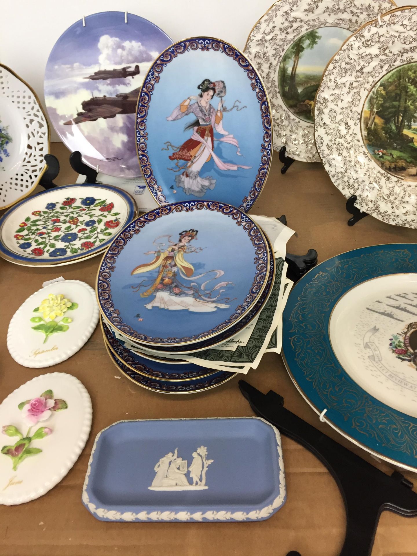 Eighteen plates and plaques including two Shelley shallow dishes 12cm diameter, - Image 3 of 5