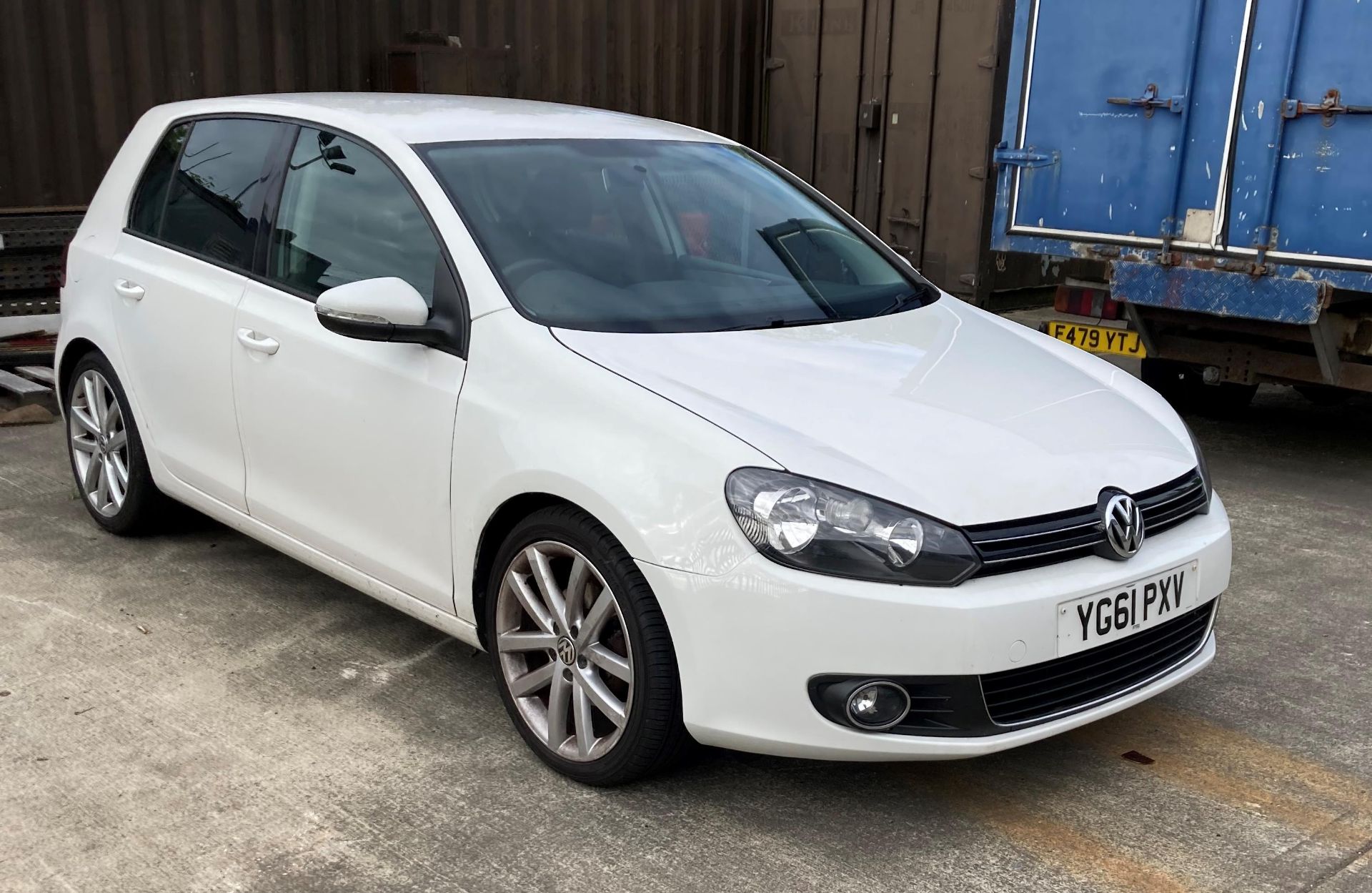 VW GOLF 2.0 TDi FIVE DOOR HATCHBACK - Diesel - WHite - grey cloth interior. - Image 3 of 13