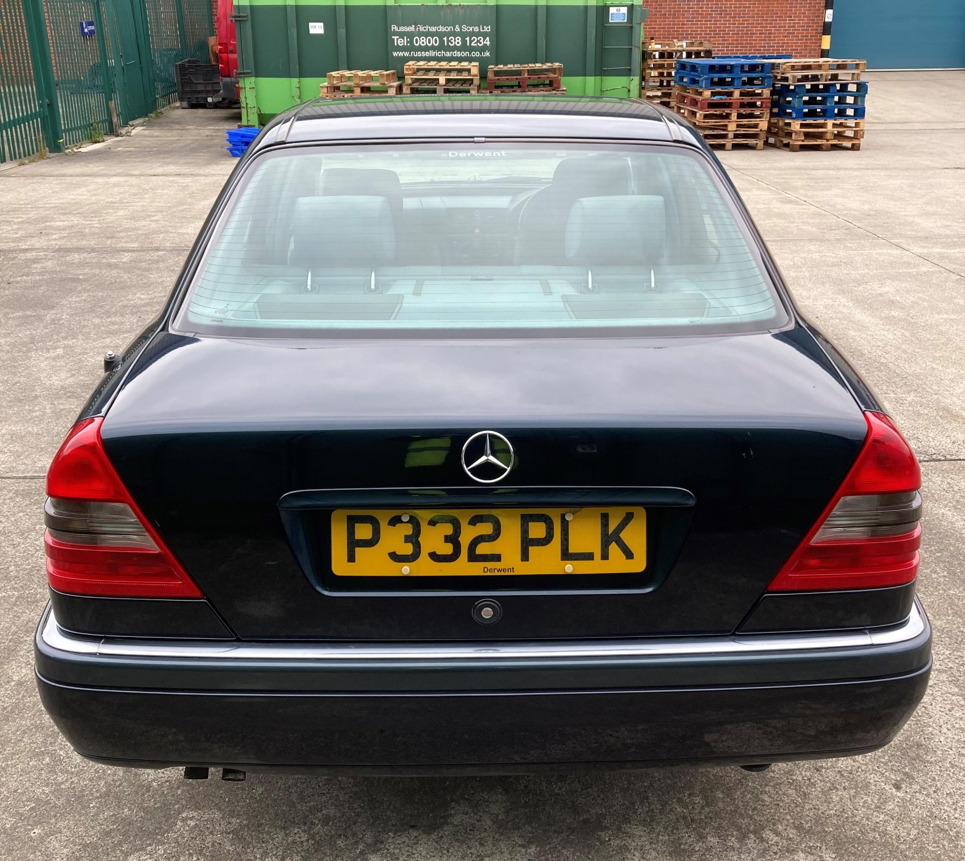 MERCEDES C200 ELEGANCE AUTOMATIC FOUR DOOR SALOON - Petrol - Dark blue - pale grey cloth upholstery. - Image 4 of 34