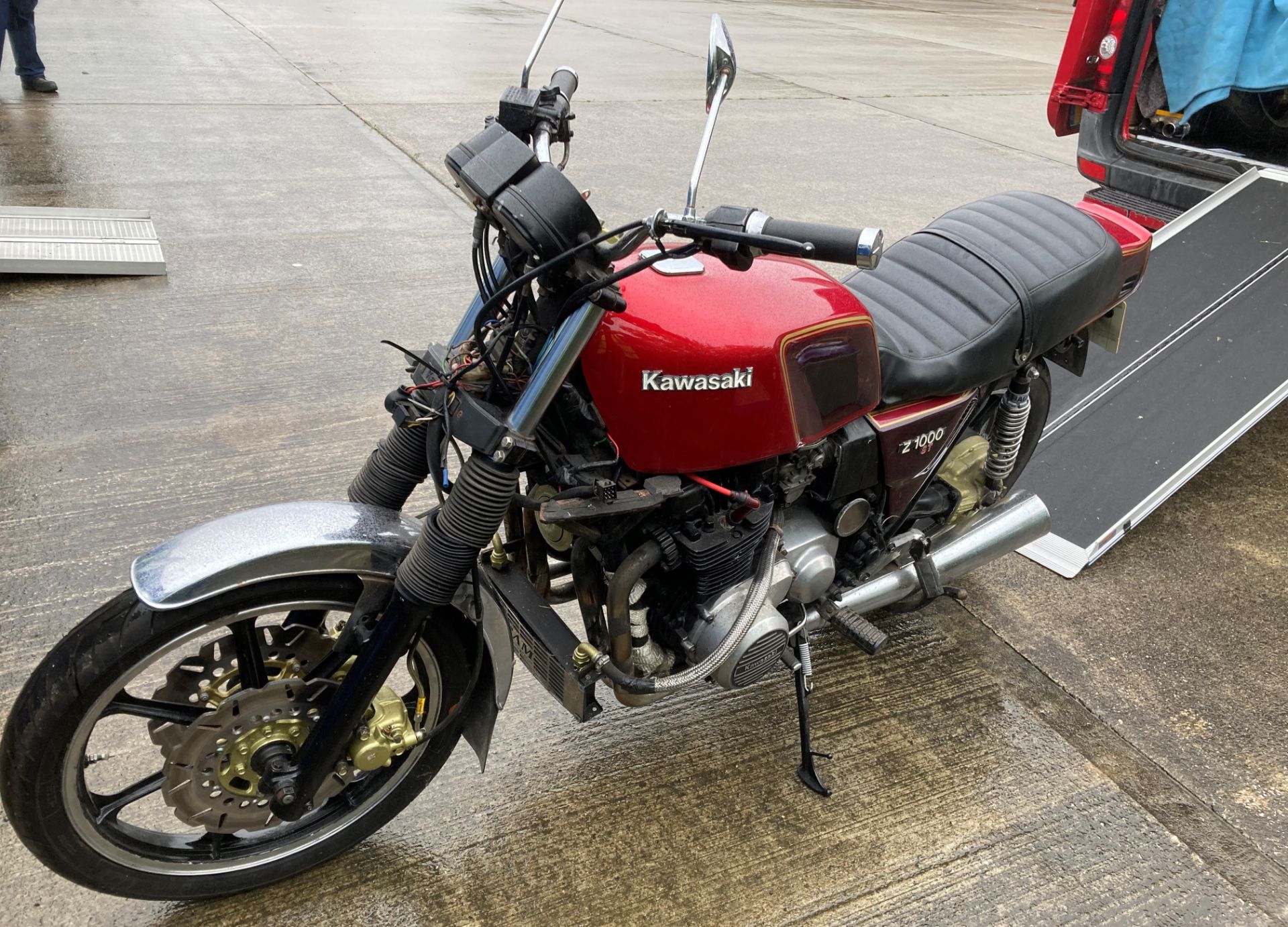 KAWASAKI 1015cc MOTORCYCLE - Petrol - Red. Sold as a project restoration/spares/repairs. - Image 2 of 11