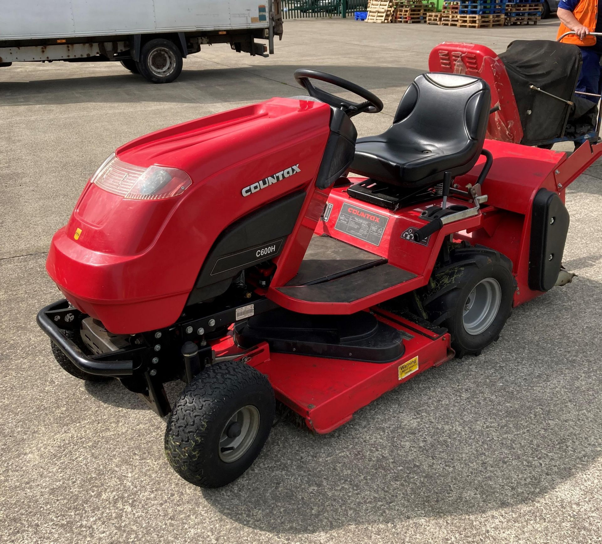 A COUNTAX C600H PETROL RIDE ON MOWER, model C1100006. Date of manufacture: 12.12.2012. RPM: 2900. - Image 2 of 7