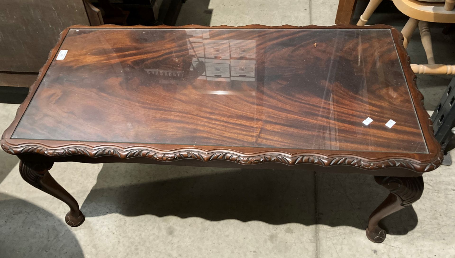 A walnut coffee table on cabriole legs with glass inset top 100cm x 46cm (MST) - Image 4 of 4