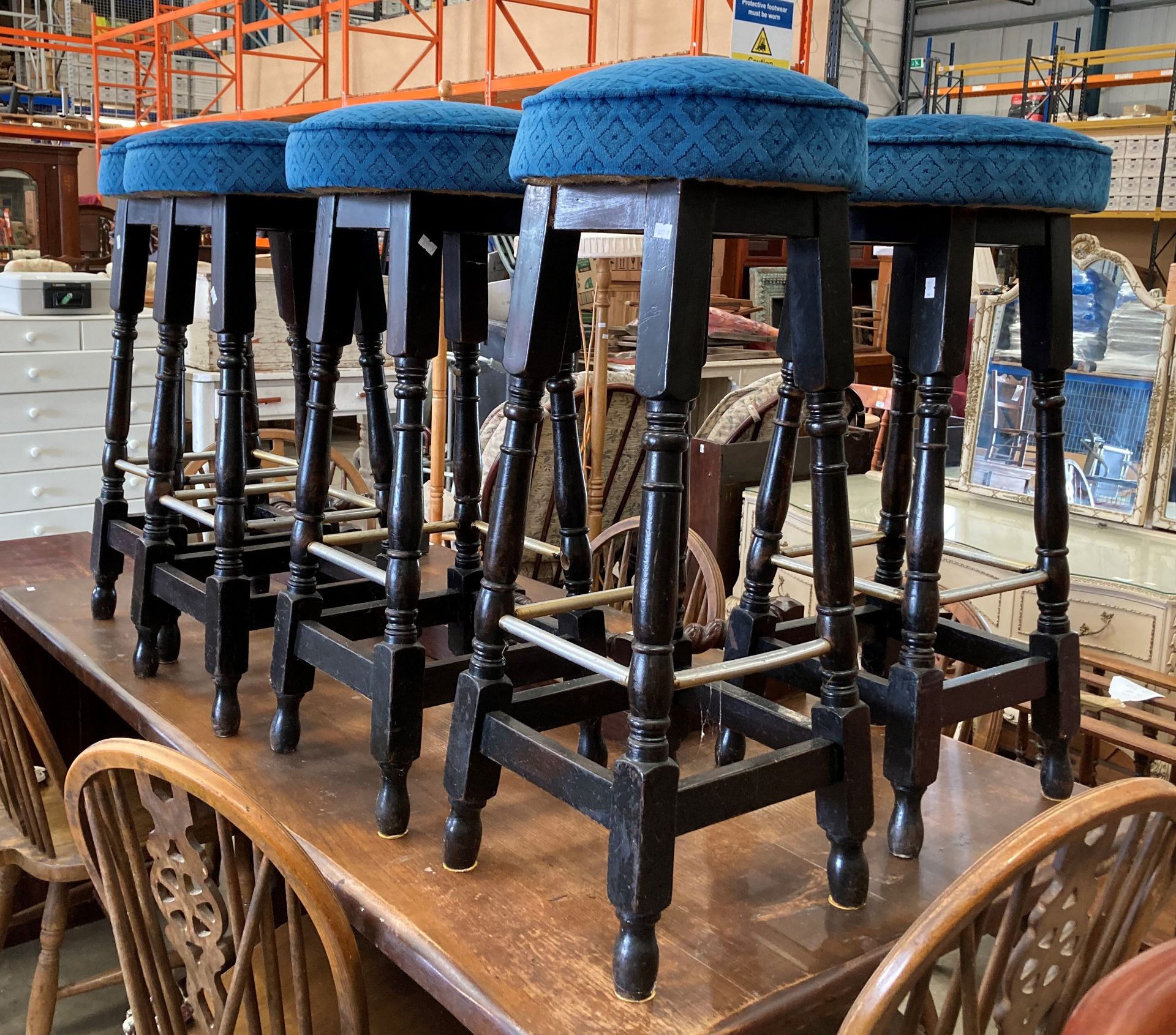 A set of five oak framed high bar stools with blue patterned fabric seats (MS)