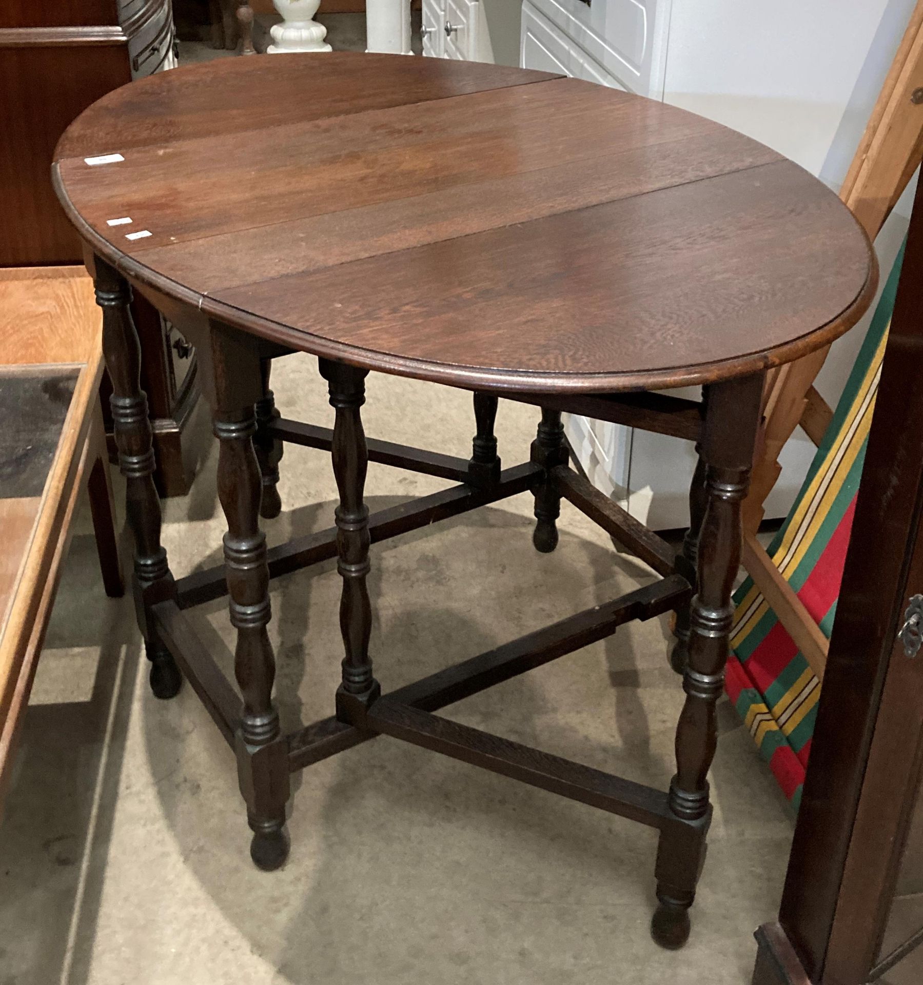 An oak drop leaf gate leg oval side table, - Image 2 of 3