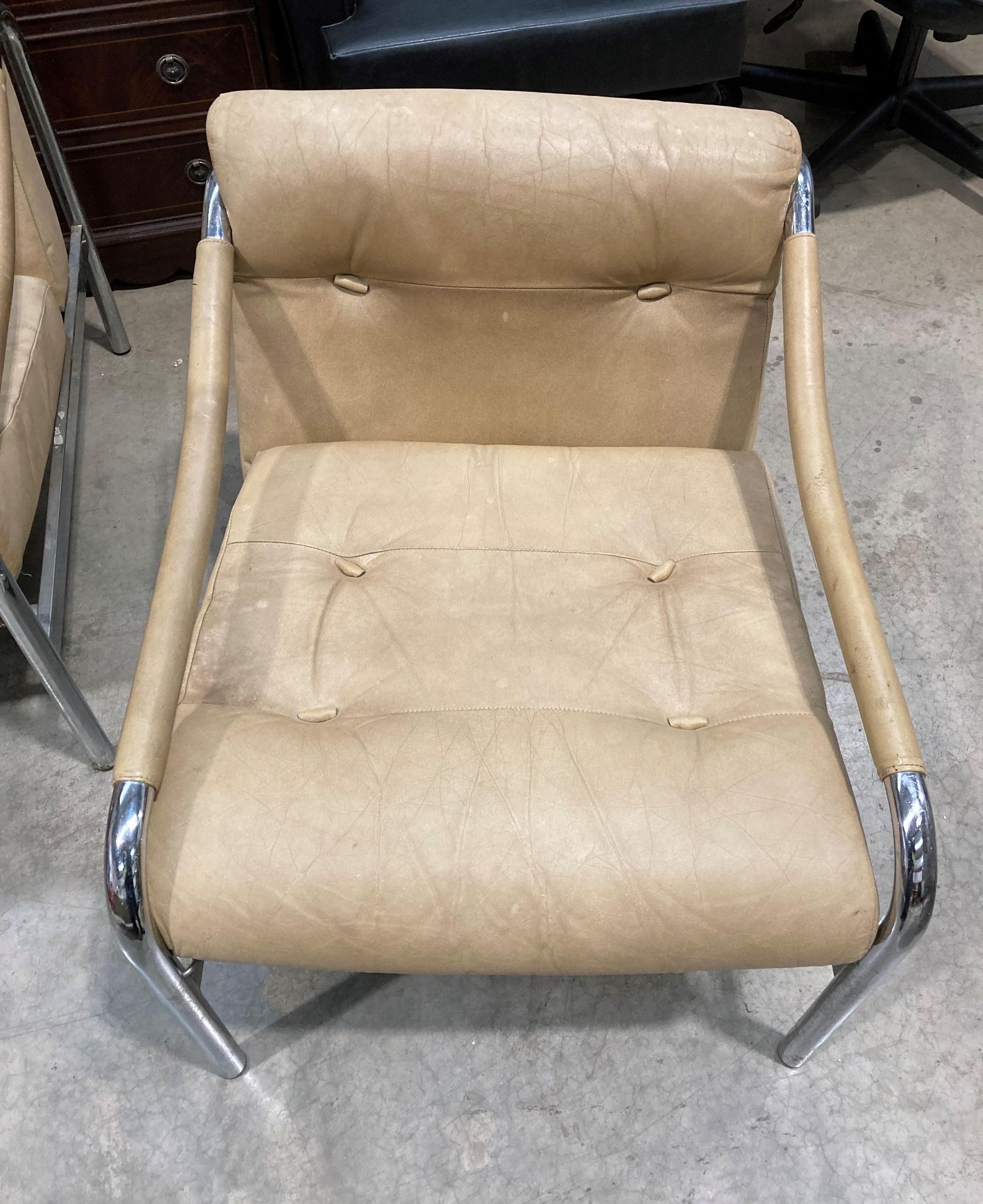 A 1970s vintage set of four chrome framed studio lounge chairs in light tan leather made by Pirelli, - Image 4 of 11