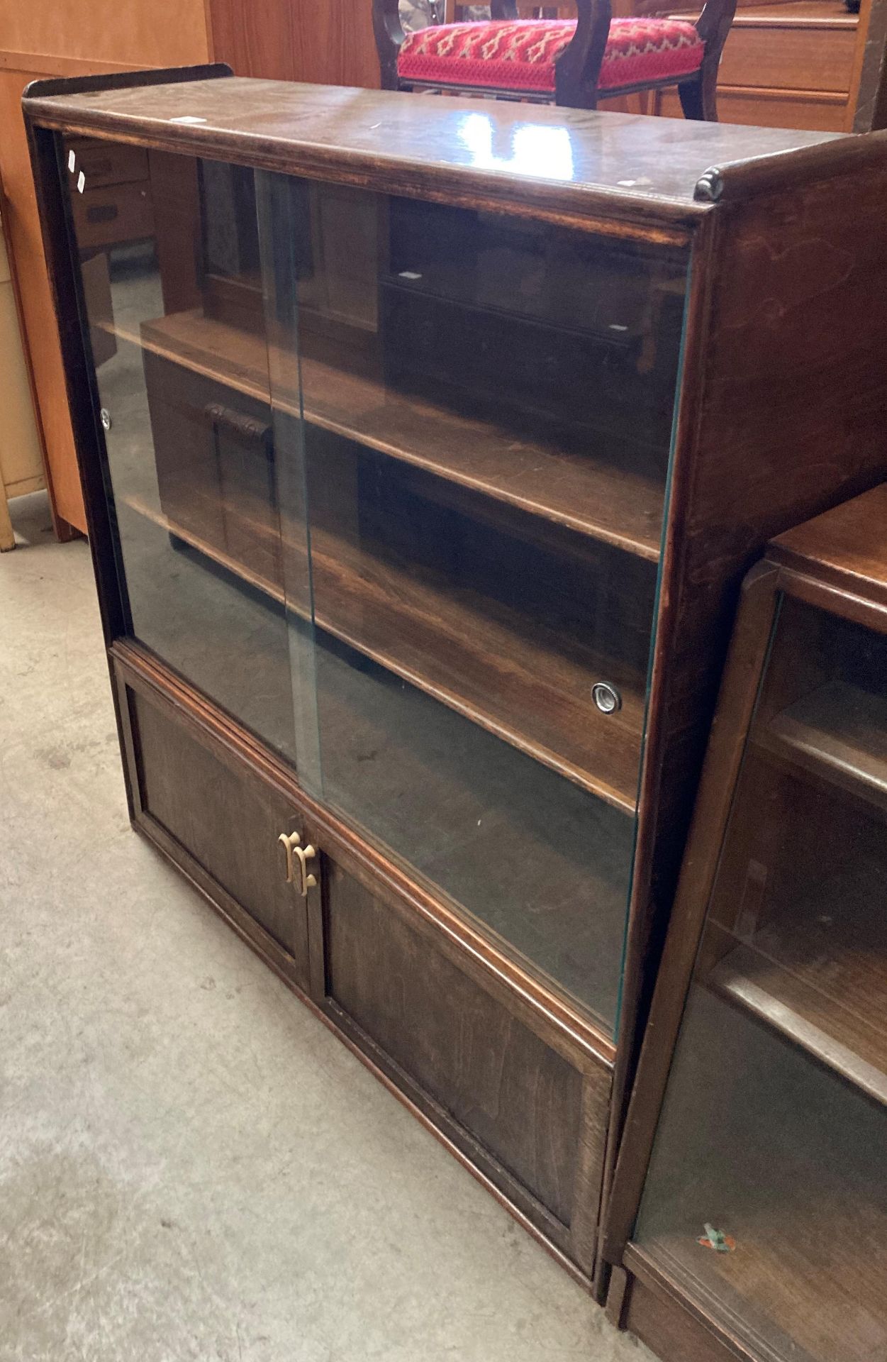 An oak finish bookcase/display cabinet with two glass sliding doors over two door base 100cm x - Image 2 of 4