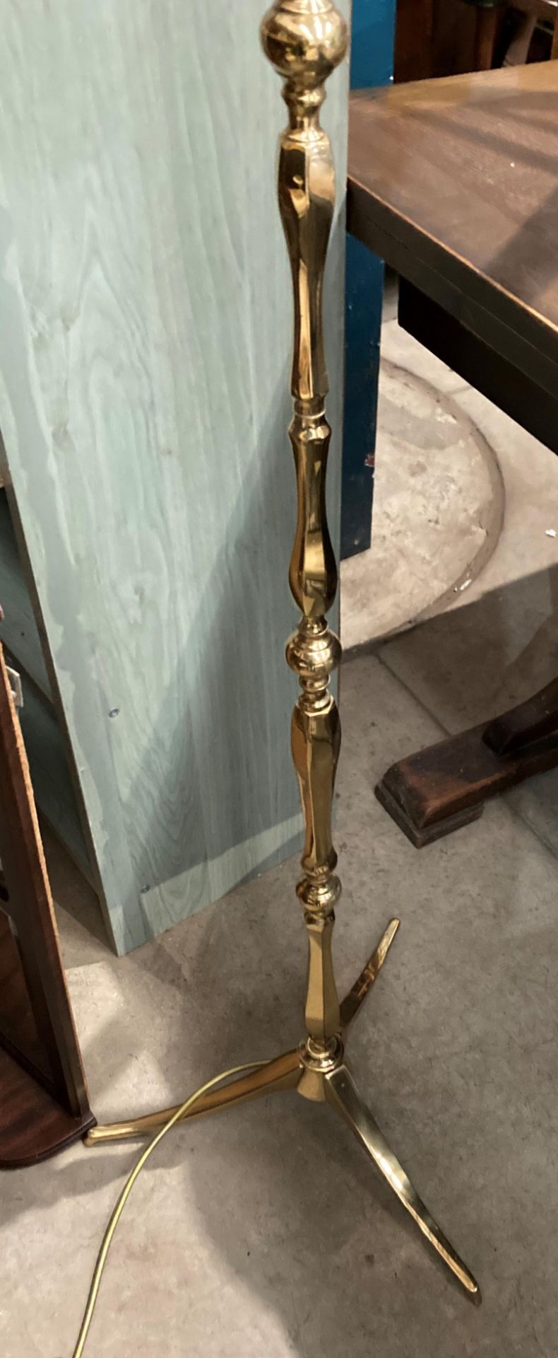 A brass standard lamp with shade (S2T) - Image 2 of 2