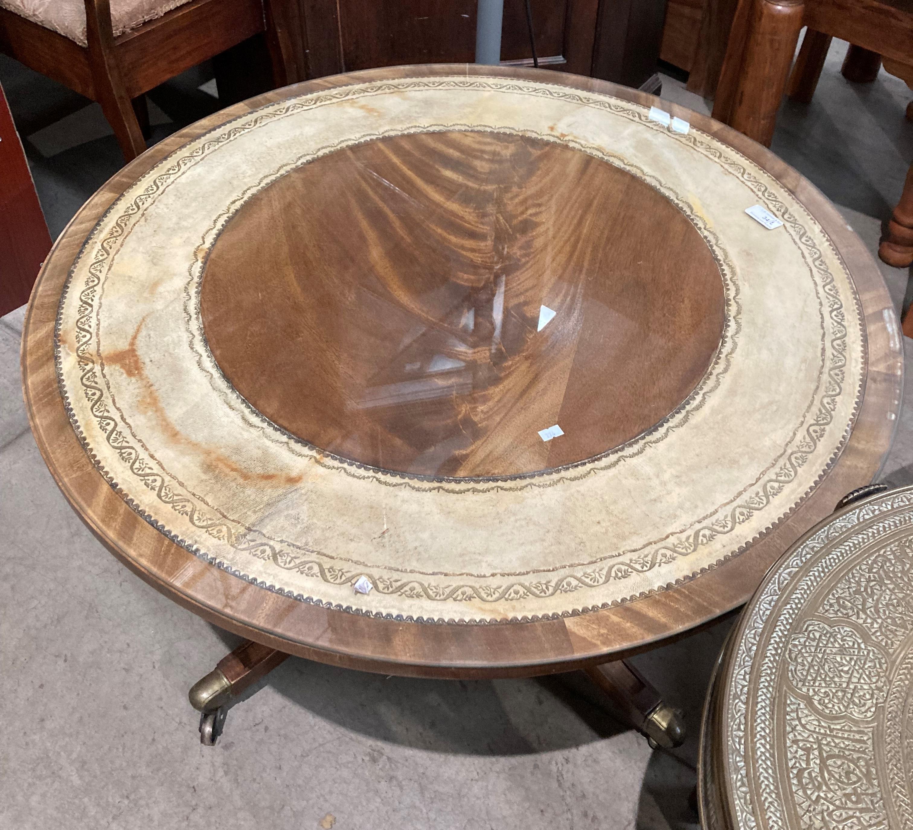 A circular mahogany single pedestal coffee table with protective glass top, 90cm diameter, - Image 2 of 3