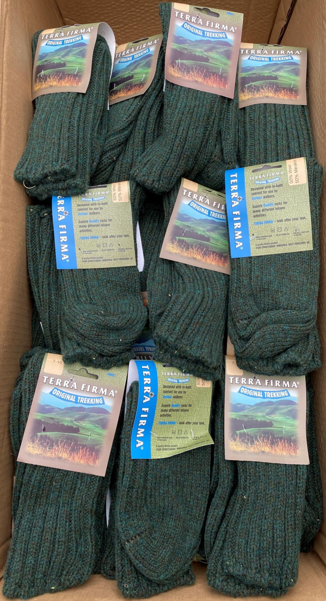 61 pairs Terra Firma dark green socks size 7-10 (Box 28)