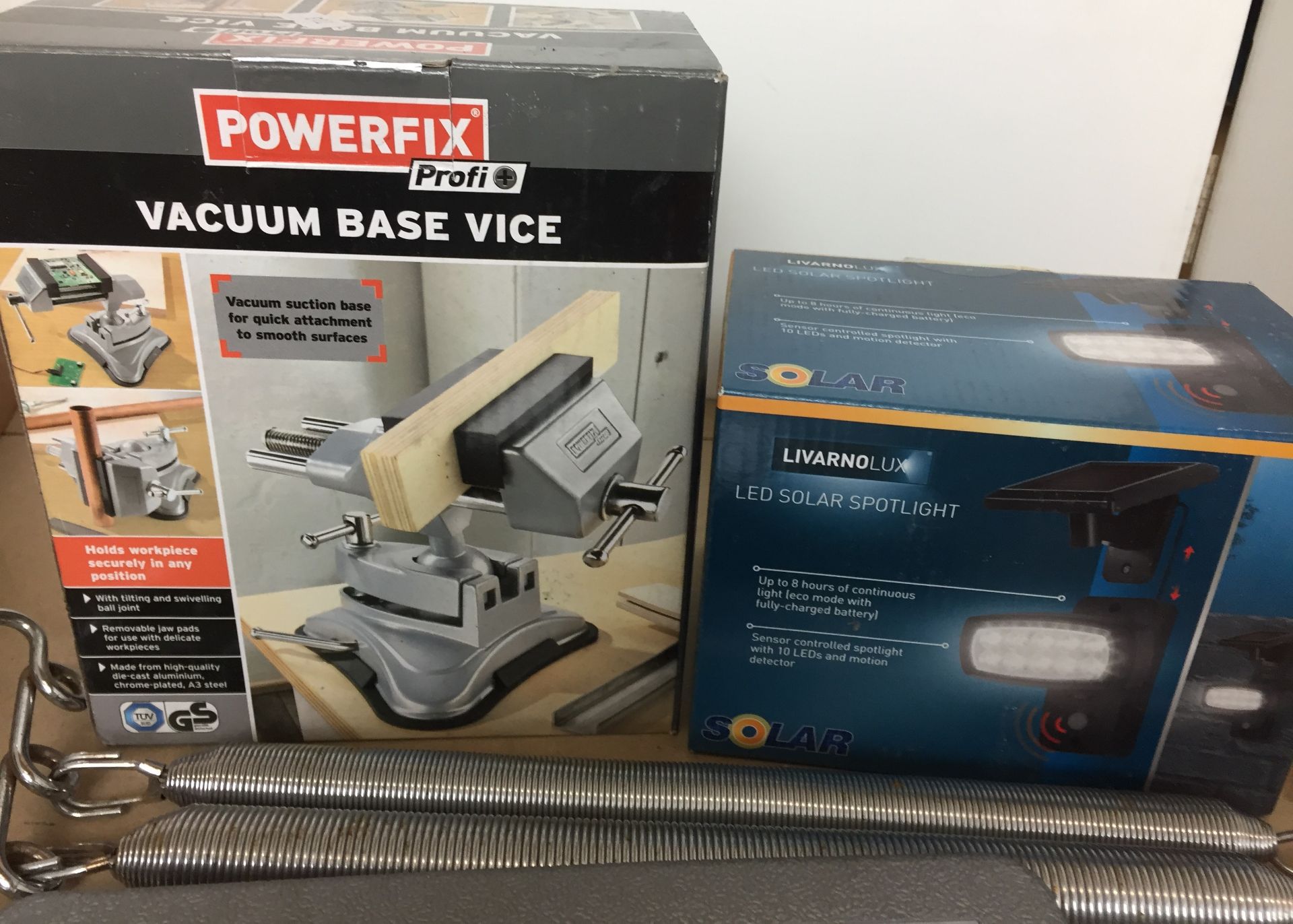 Fifteen items including Veeder counter, 40 piece drill and bit set, vacuum base vice, - Image 3 of 4