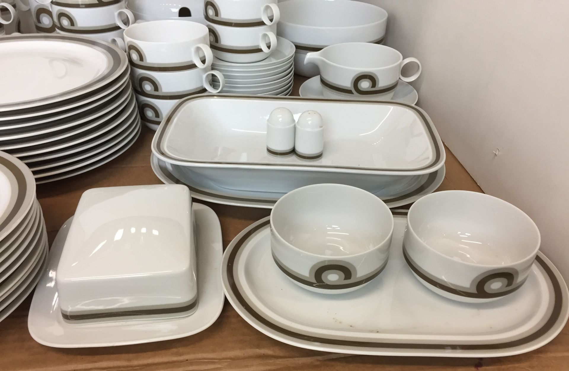 Eighty four pieces Rosenthal Studio-Line Germany dinner and coffee service white with brown and - Image 3 of 5