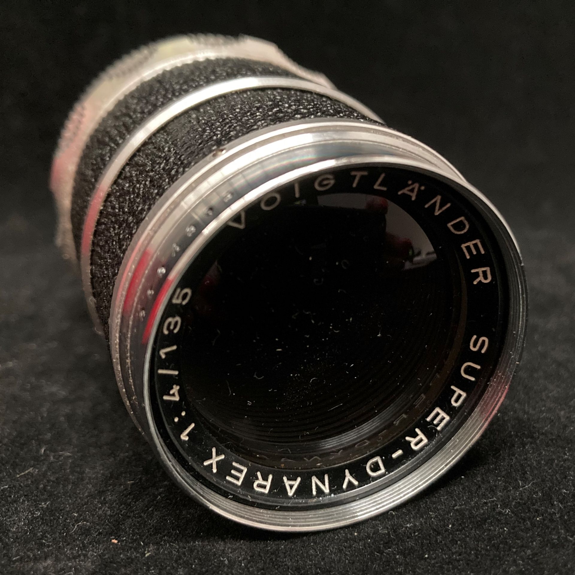 A Voigtlander Super-Dynarex 1:4/135 lens No: 5057836 in brown leather case and a Voigtlander blue - Image 2 of 5