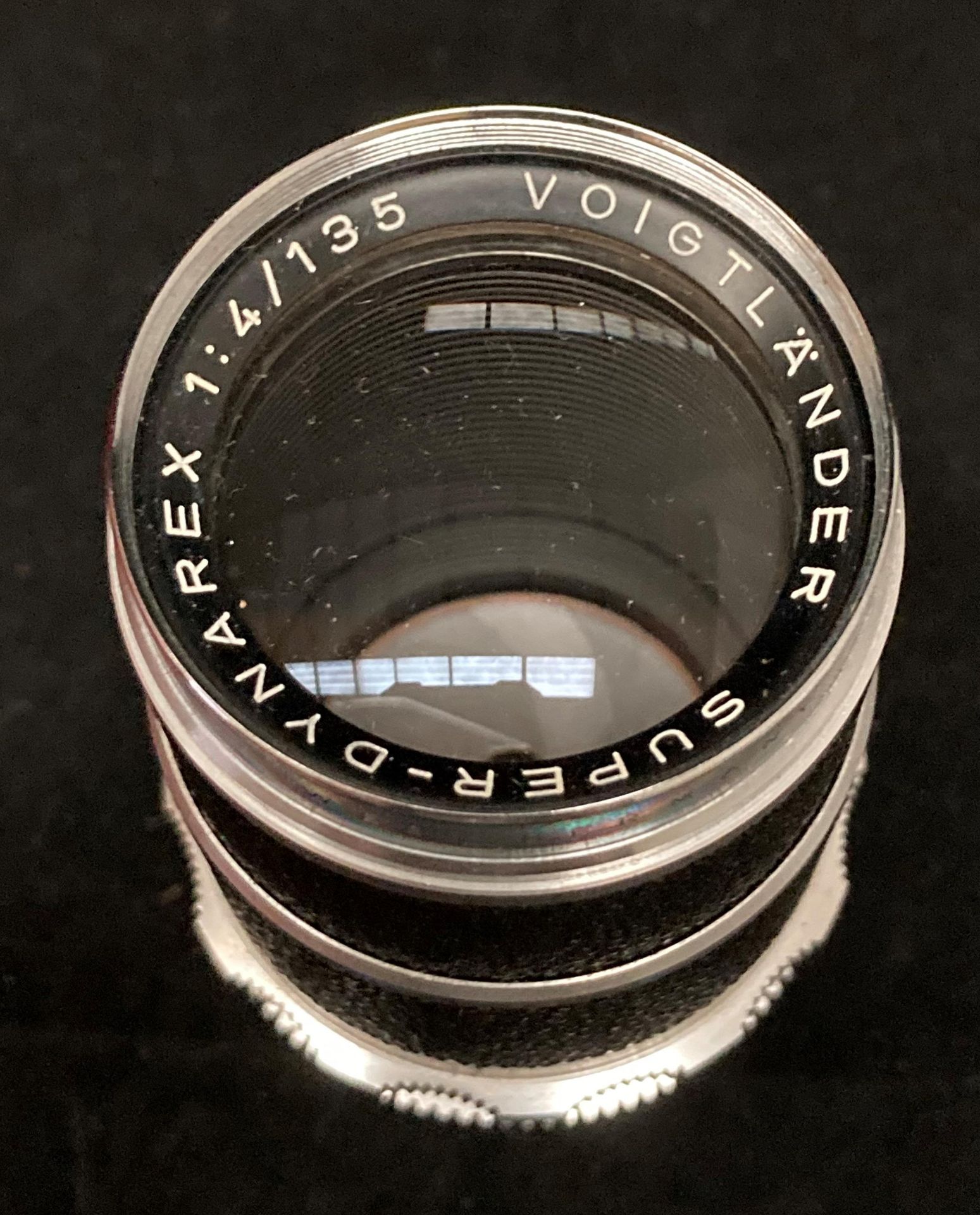 A Voigtlander Super-Dynarex 1:4/135 lens No: 5057836 in brown leather case and a Voigtlander blue - Image 4 of 5