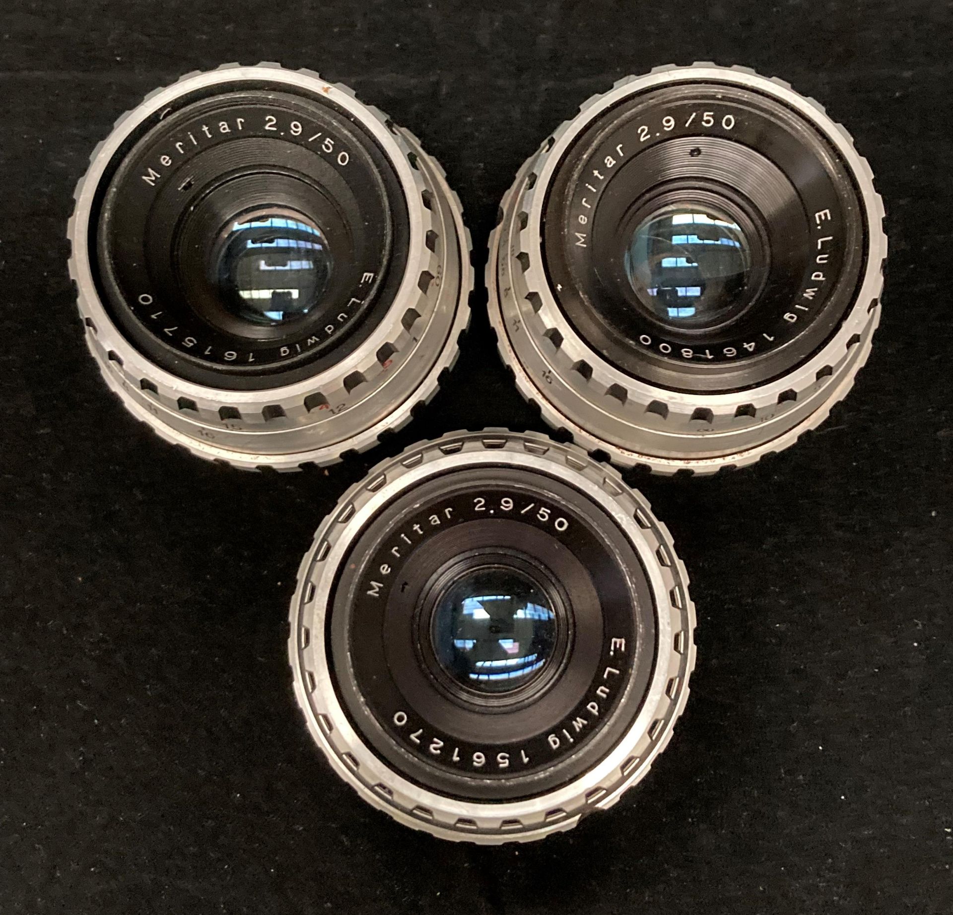 Contents to black tray - three E. Ludwig Meritar lenses all 2. - Image 2 of 3