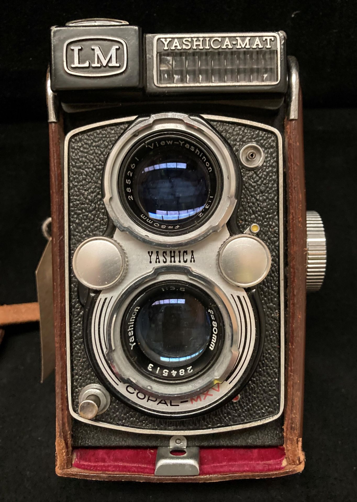 A Yashica-Mat LM Copal-MXV camera with Yashinon 1:3.5 F=80mm + view andYashinon 1:3. - Image 2 of 4
