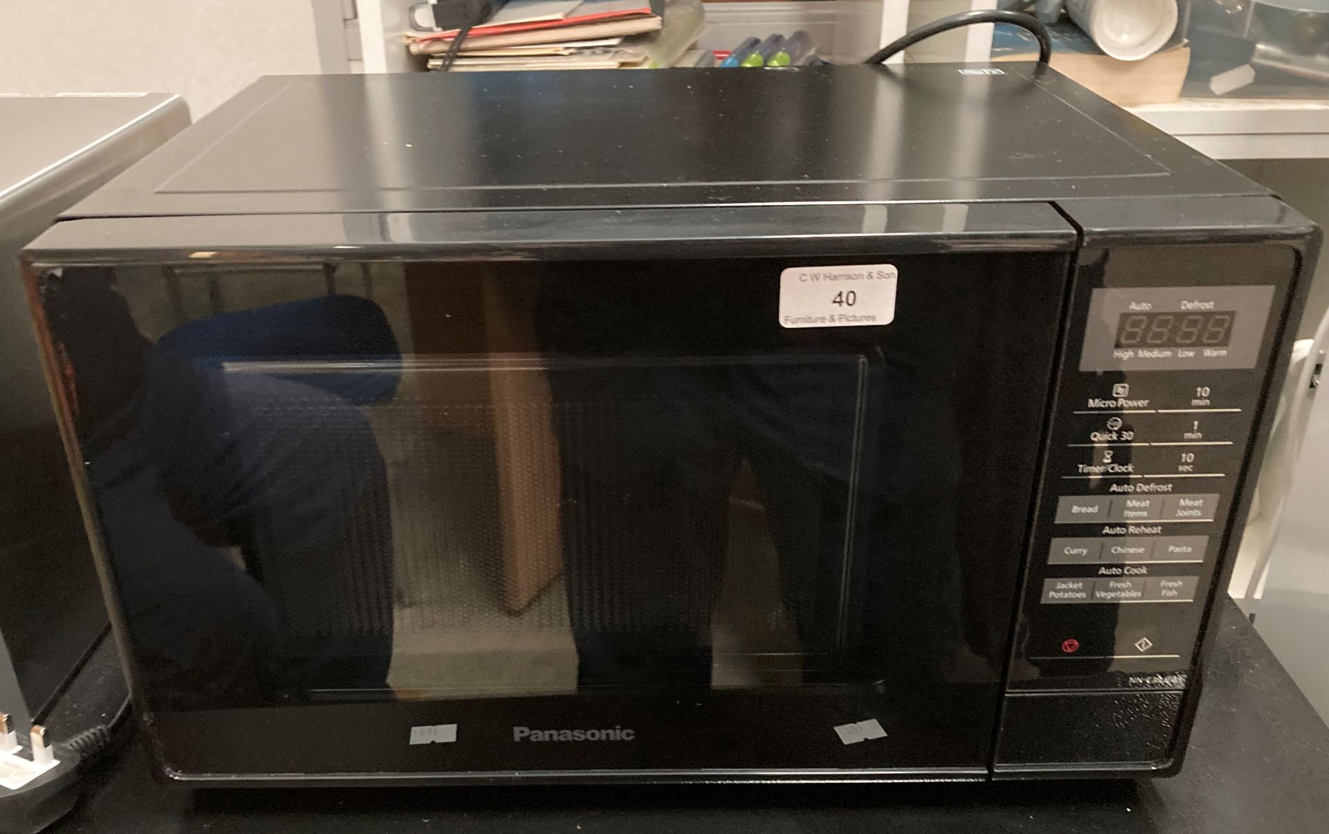 A Panasonic NN-E28JBM microwave oven. - Image 2 of 3