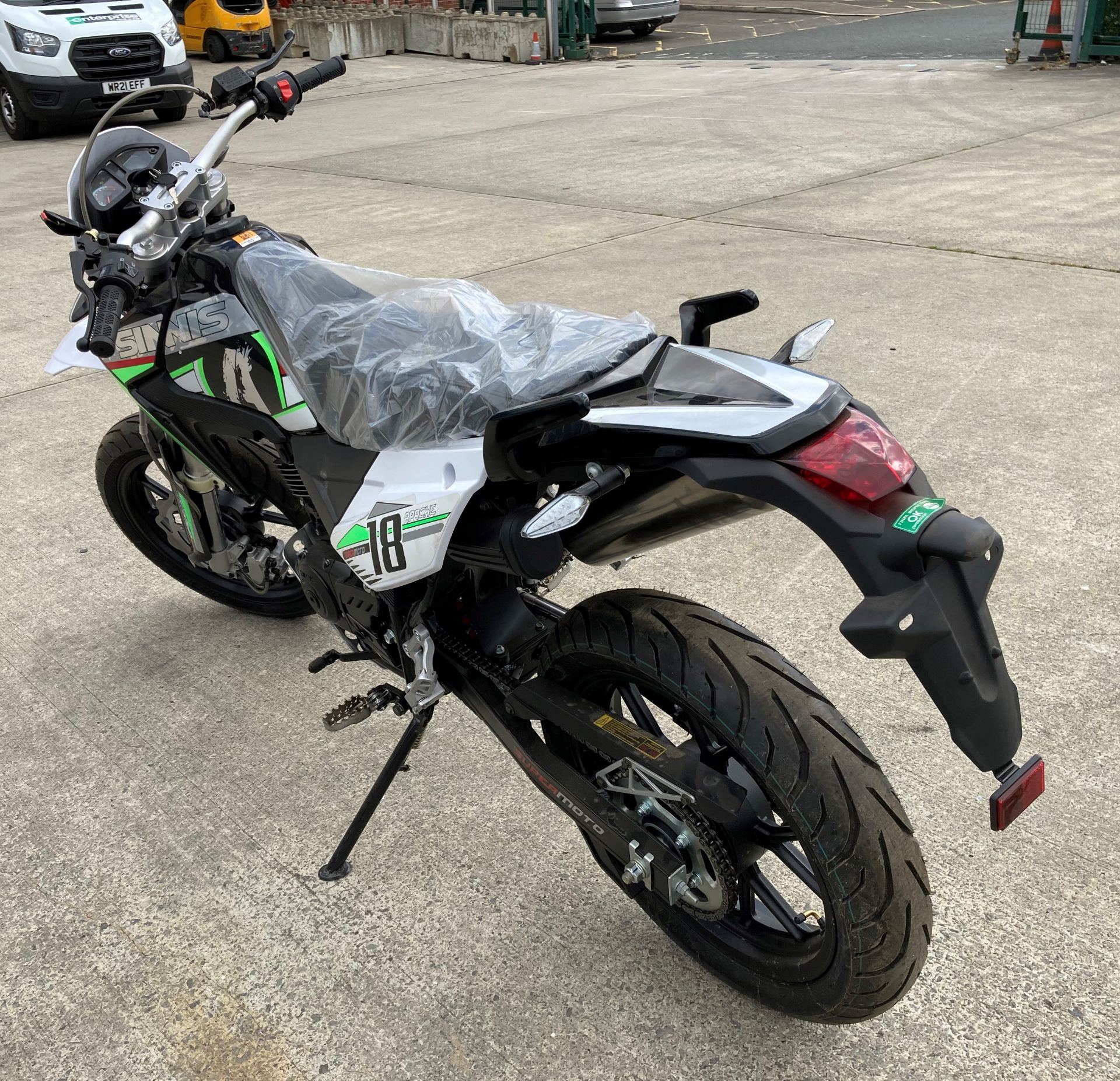 SINNIS APACHE 18 SUPERMOTO MOTORCYCLE - Petrol - Black/White/Green. - Image 6 of 19