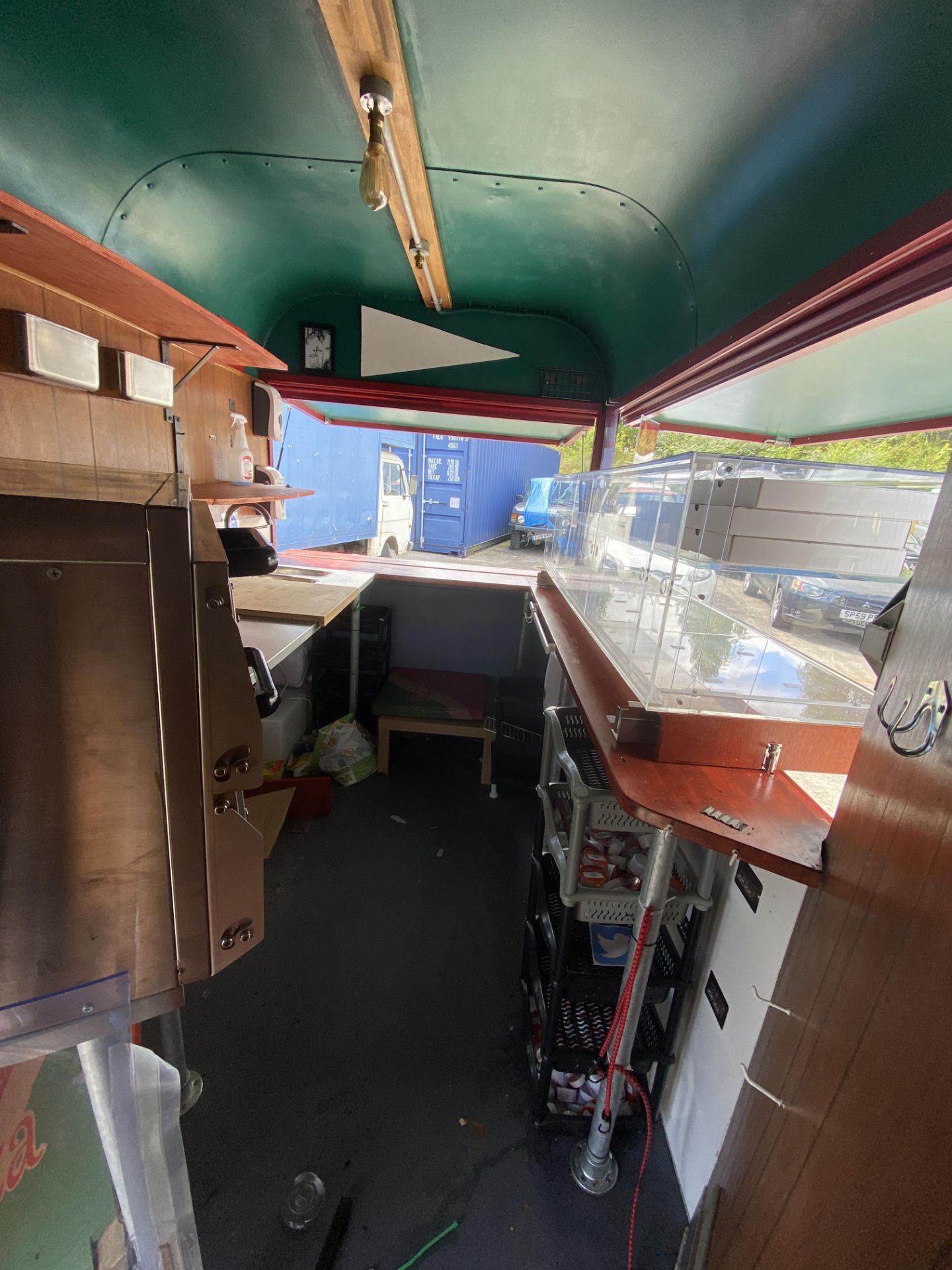 TWIN AXLE HORSE BOX CONVERTED TO A PIZZA/CATERING TRAILER with red and green panels and New York - Image 27 of 39