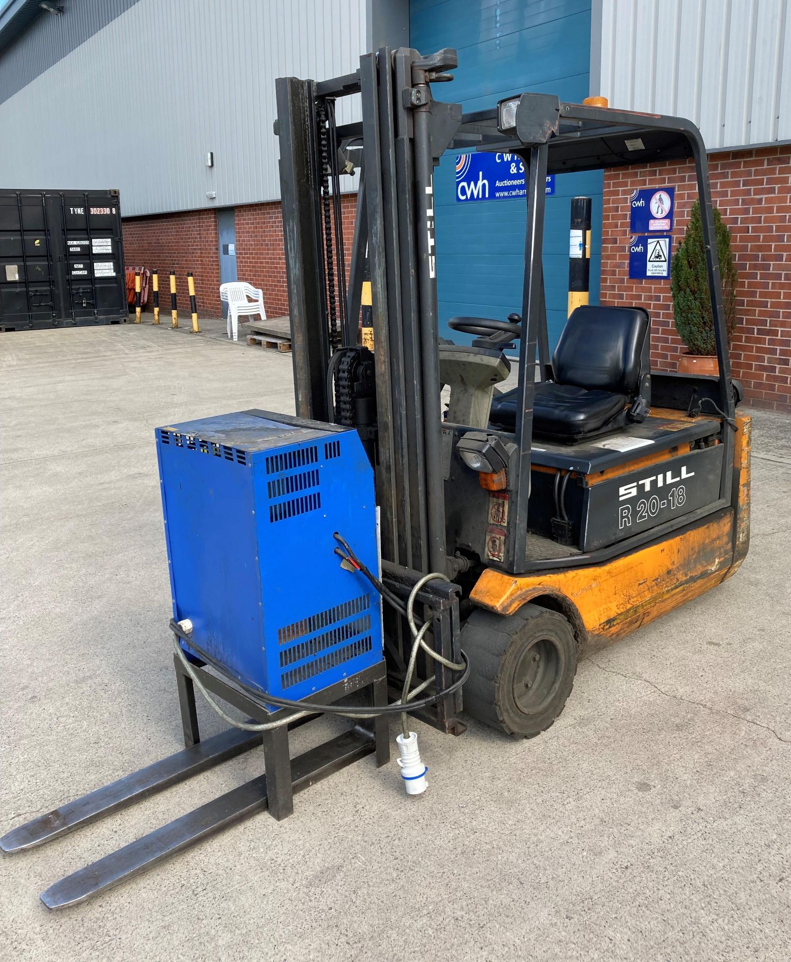 STILL ELECTRIC FORKLIFT TRUCK - Orange and Grey. Model: R20-18 (1.8 tonne). YOM: 2004.