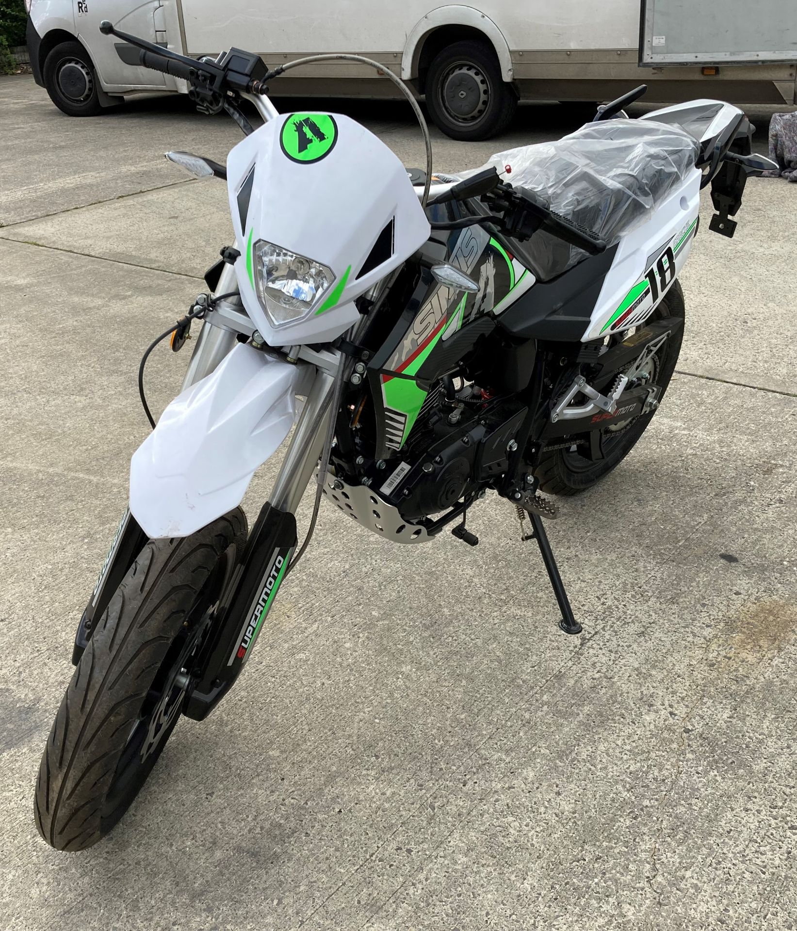 SINNIS APACHE 18 SUPERMOTO MOTORCYCLE - Petrol - Black/White/Green. - Image 3 of 19