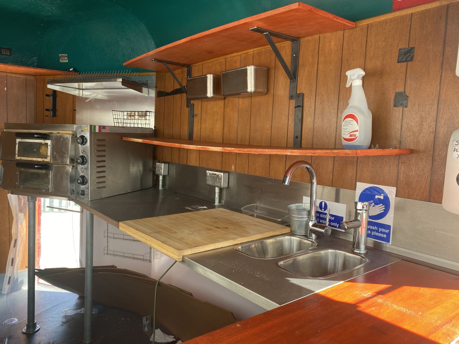 TWIN AXLE HORSE BOX CONVERTED TO A PIZZA/CATERING TRAILER with red and green panels and New York - Image 21 of 39