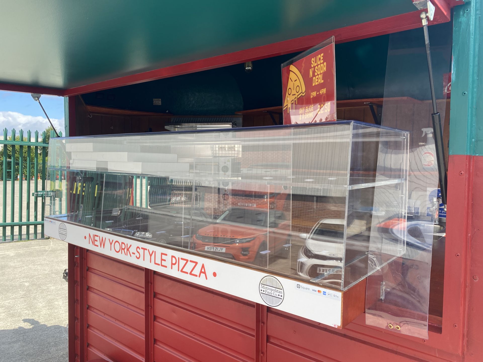 TWIN AXLE HORSE BOX CONVERTED TO A PIZZA/CATERING TRAILER with red and green panels and New York - Image 17 of 39