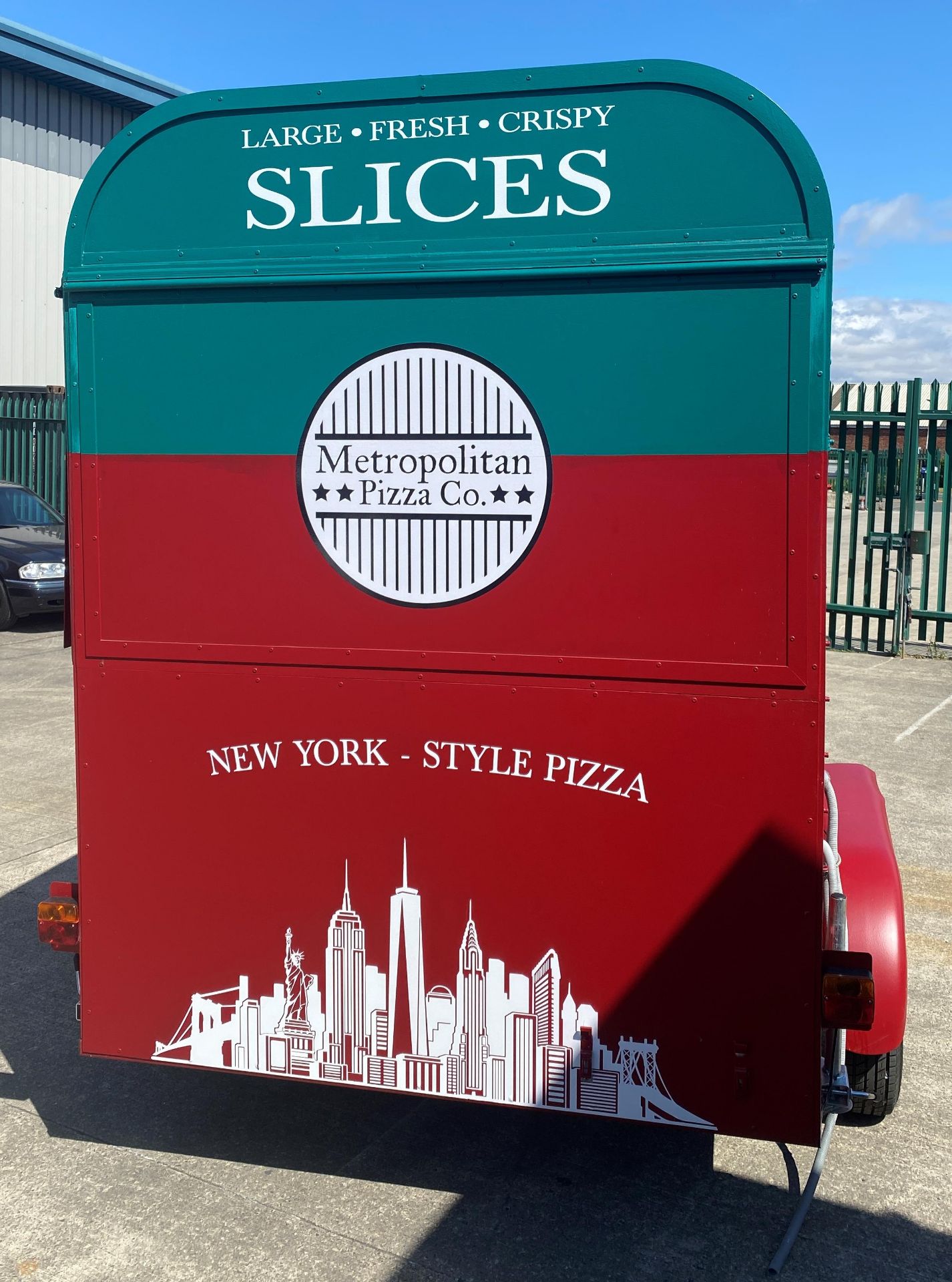 TWIN AXLE HORSE BOX CONVERTED TO A PIZZA/CATERING TRAILER with red and green panels and New York - Image 7 of 39