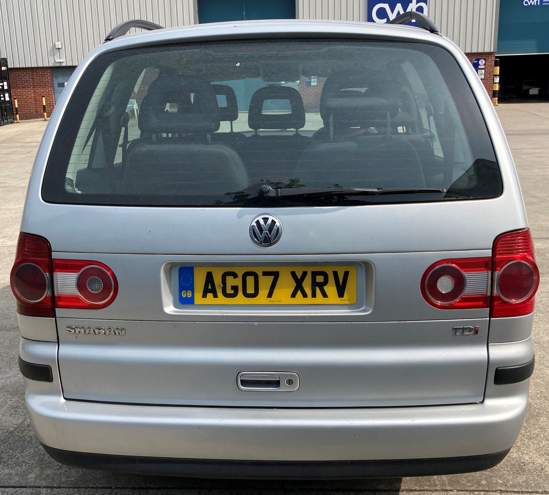 VW SHARAN 1.9S Tdi 115 AUTOMATIC MPV (7 seater) - diesel - silver. - Image 4 of 8