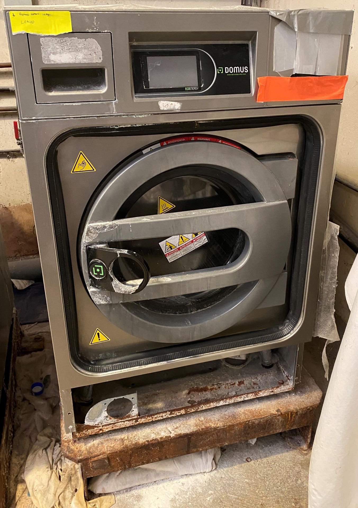 Domus HPW-10 Touch EV Commercial Washing Machine and Plinth. DOM 10/2018 ref. 19053154 sn.