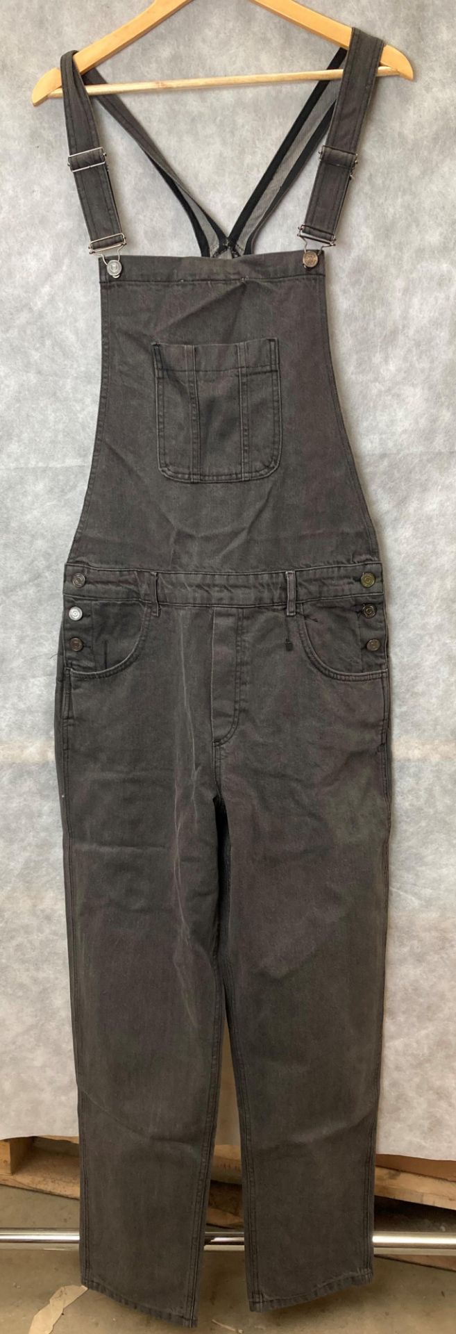 Boohoo Man relaxed fit long dungaree in charcoal size 34/36 (possibly new) (AA02)