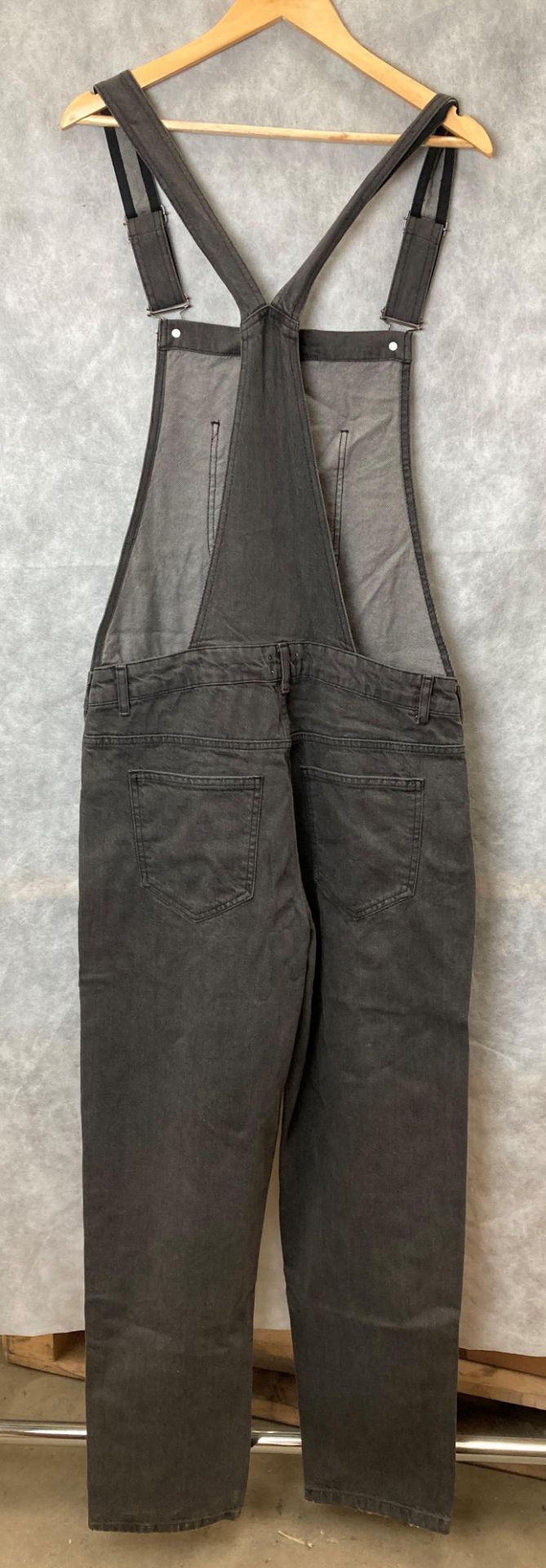 Boohoo Man relaxed fit long dungaree in charcoal size 34/36 (possibly new) (AA02) - Image 2 of 2