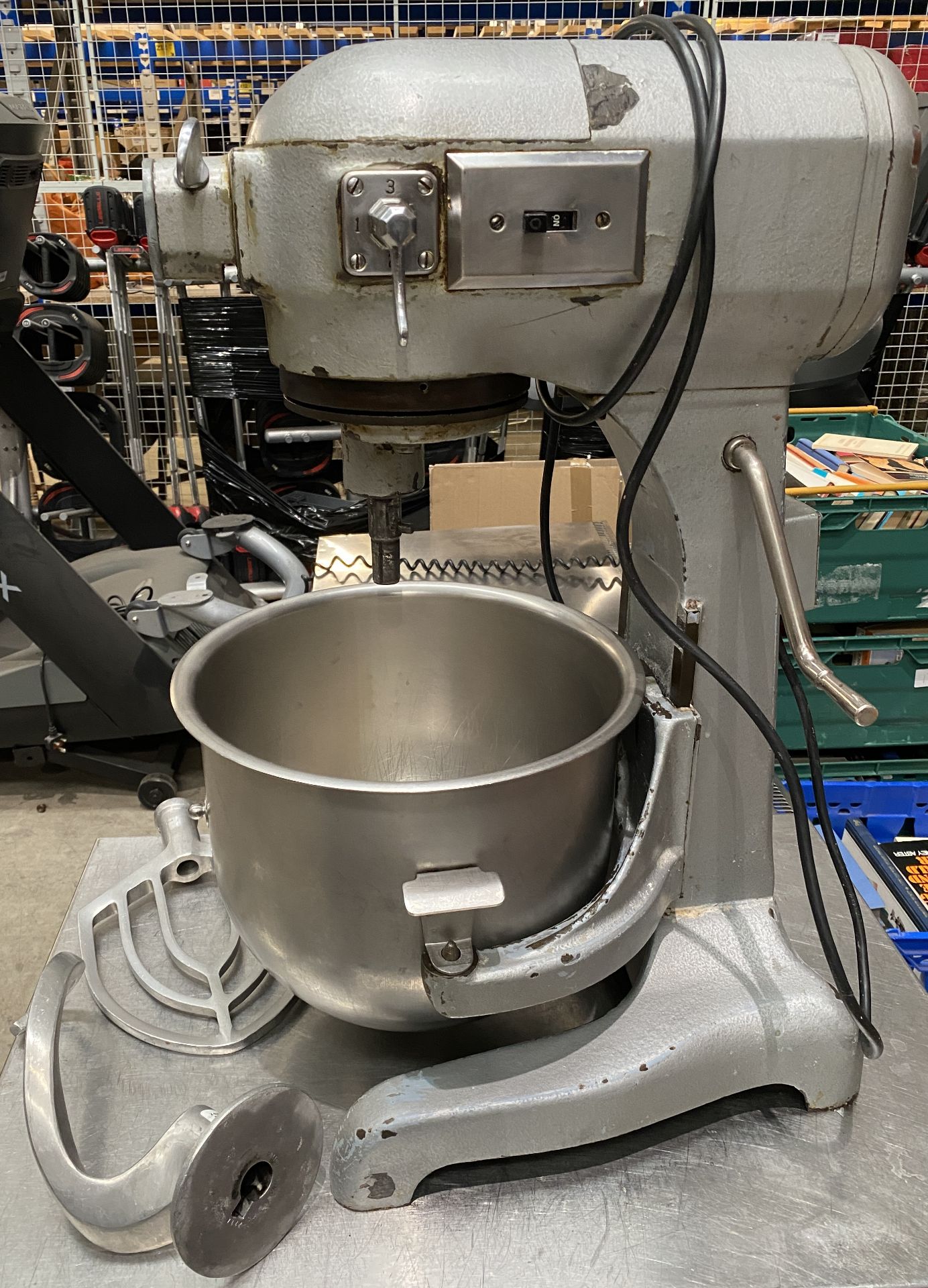 Hobart AE200 E238 Mixer with Bowl and 2 Attachments - Image 2 of 3