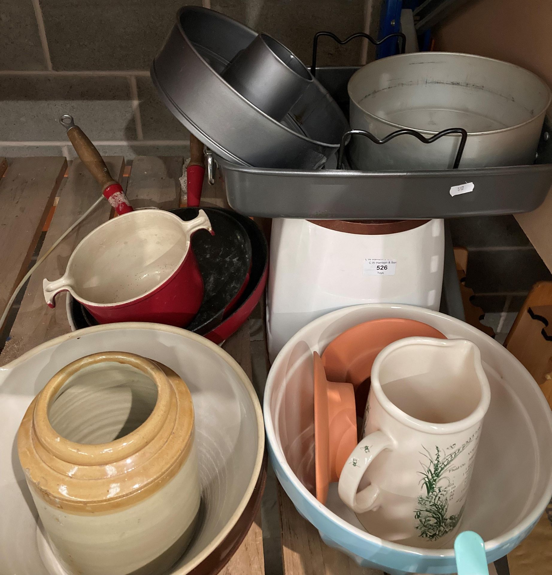 16 items kitchenware - Le Creuset 32 oval dish, Fondue dish, 2 cast iron frying pans, bread bin, - Image 2 of 3