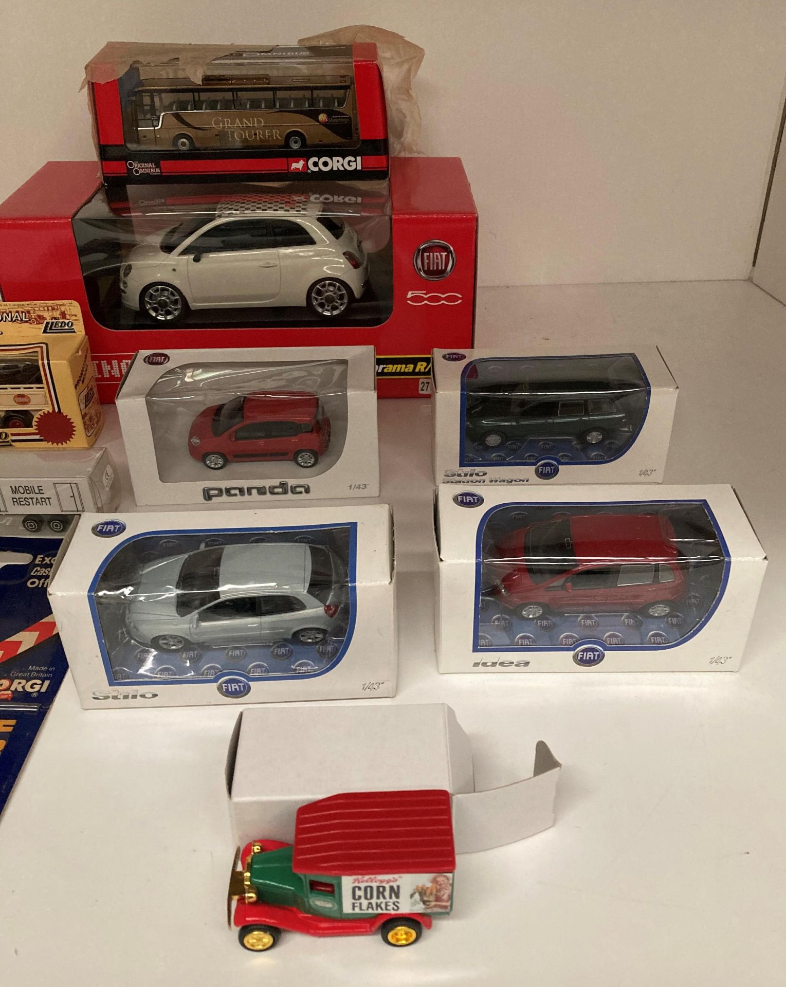 Fiat 500 remote control car by Motorama R/C and four assorted diecast metal Fiat's, - Image 3 of 4