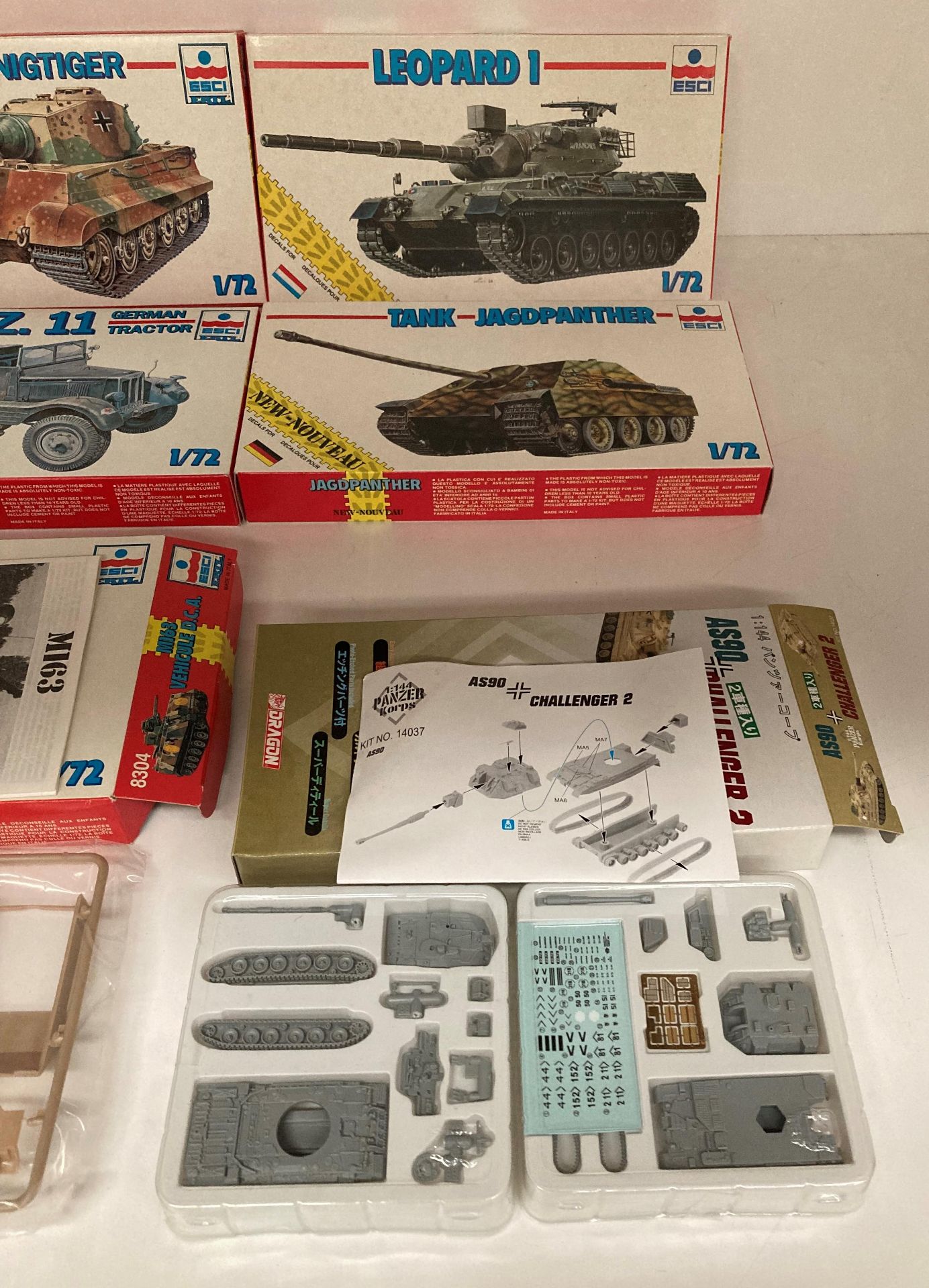 Five assorted model kits by Esci Ertl including four assorted tanks - Image 3 of 3