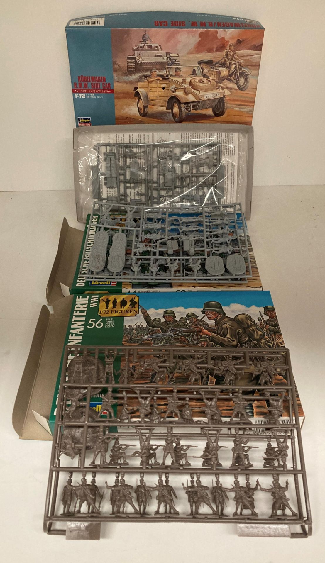 Second World War German Paratroopers 1:72 scale 50 parts model kit and a First World War German - Image 2 of 2