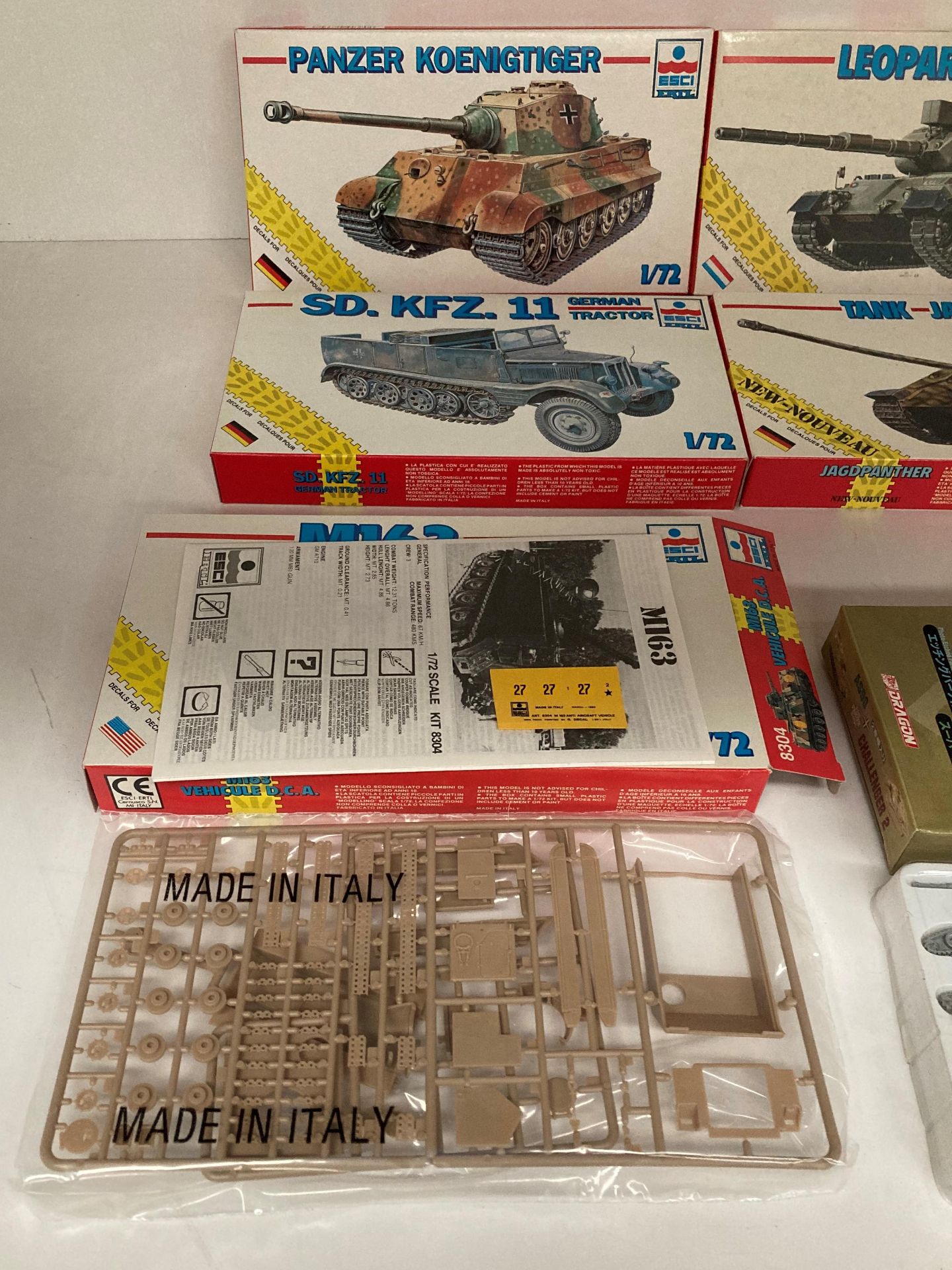 Five assorted model kits by Esci Ertl including four assorted tanks - Image 2 of 3