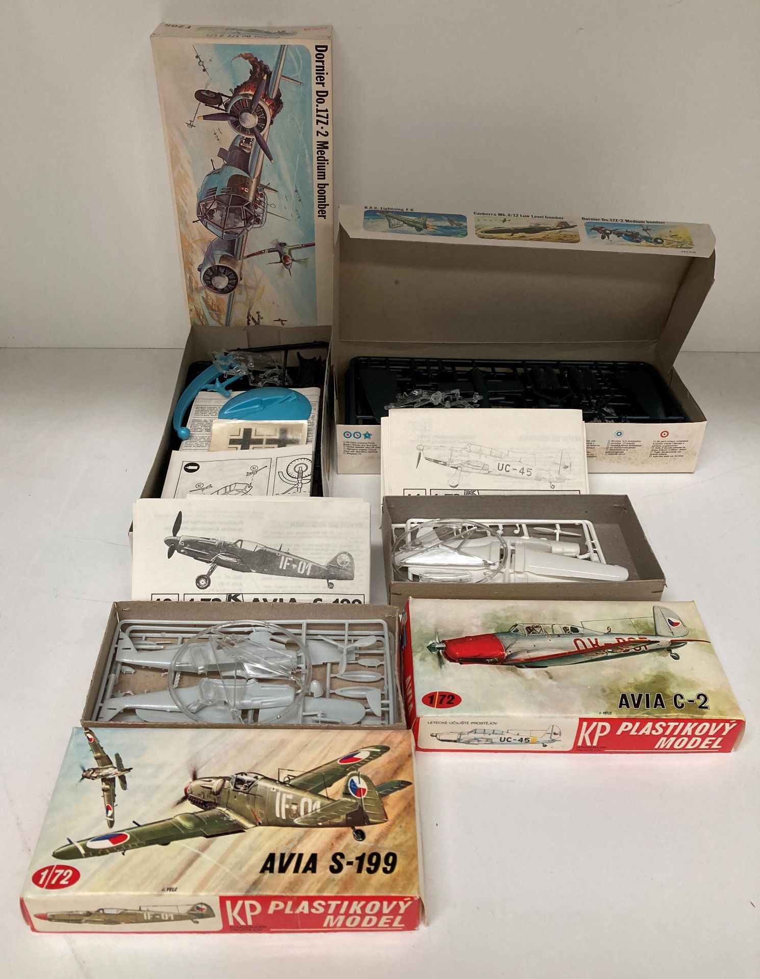 Four assorted 1:72 scale model kits Arado AR234 "Blitz" Jet Bomber and a Dornier DO 17Z-2 medium - Image 2 of 2