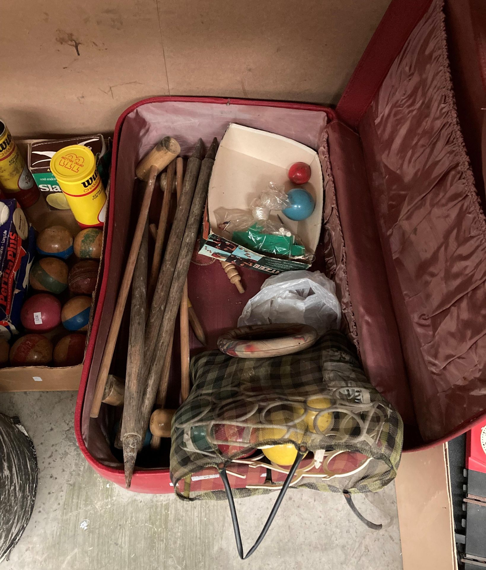 Contents to under rack - wooden croquet set, table tennis set, squash rackets, - Image 3 of 10