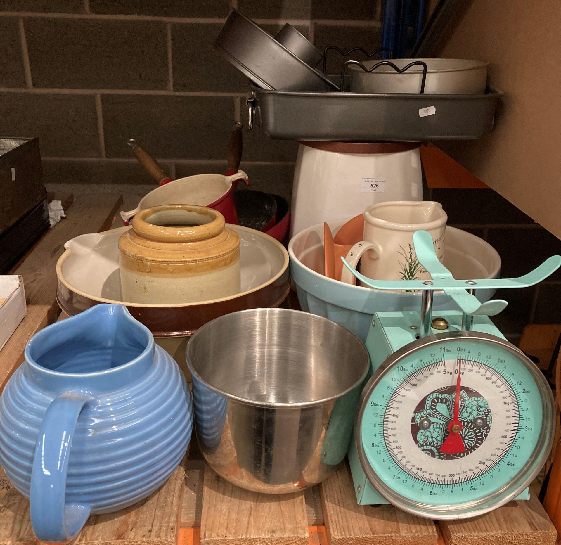 16 items kitchenware - Le Creuset 32 oval dish, Fondue dish, 2 cast iron frying pans, bread bin, - Image 3 of 3