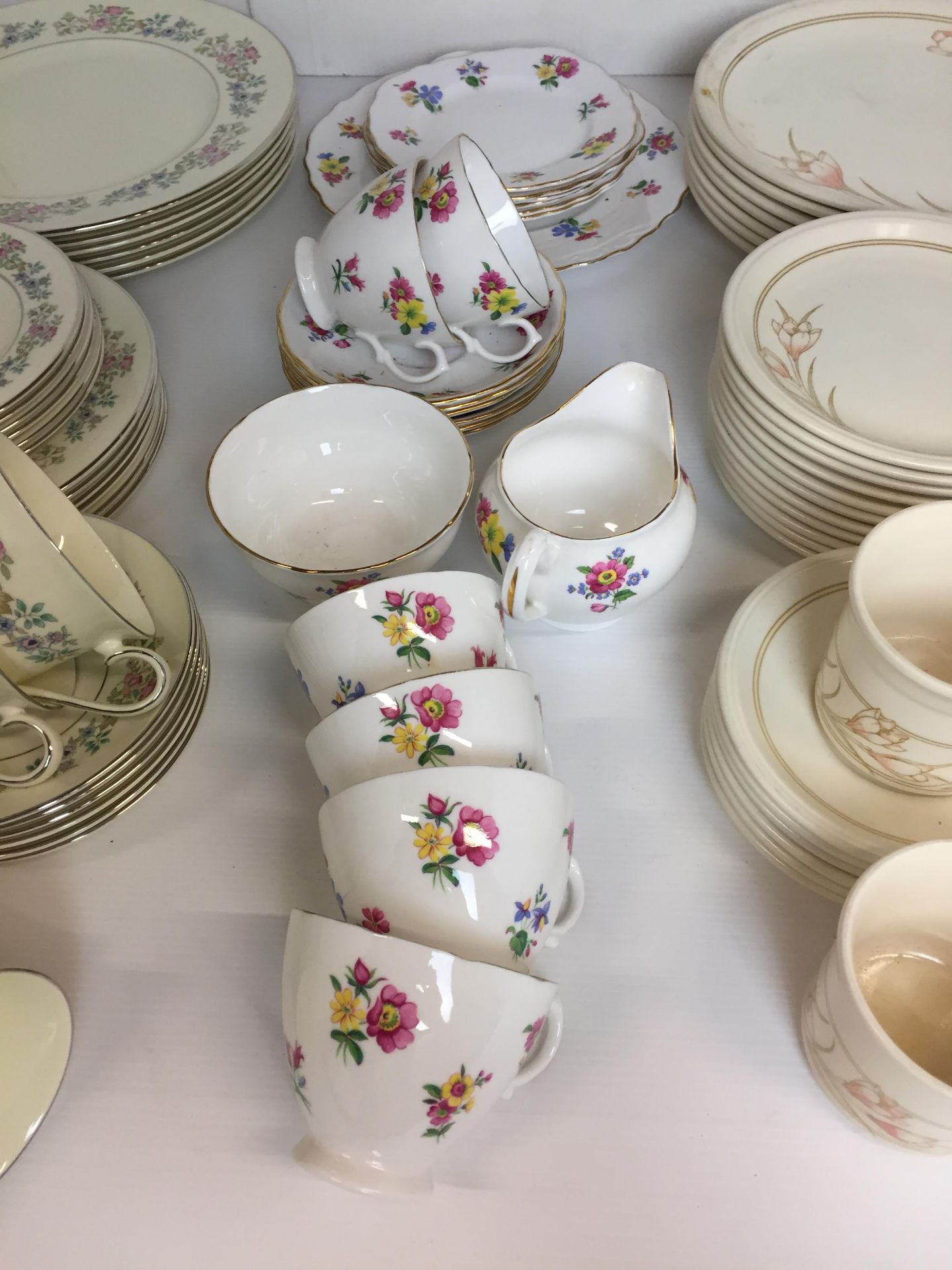 Ninety five items including thirty six pieces Minton Summer Song china dinner/tea service, - Image 4 of 4