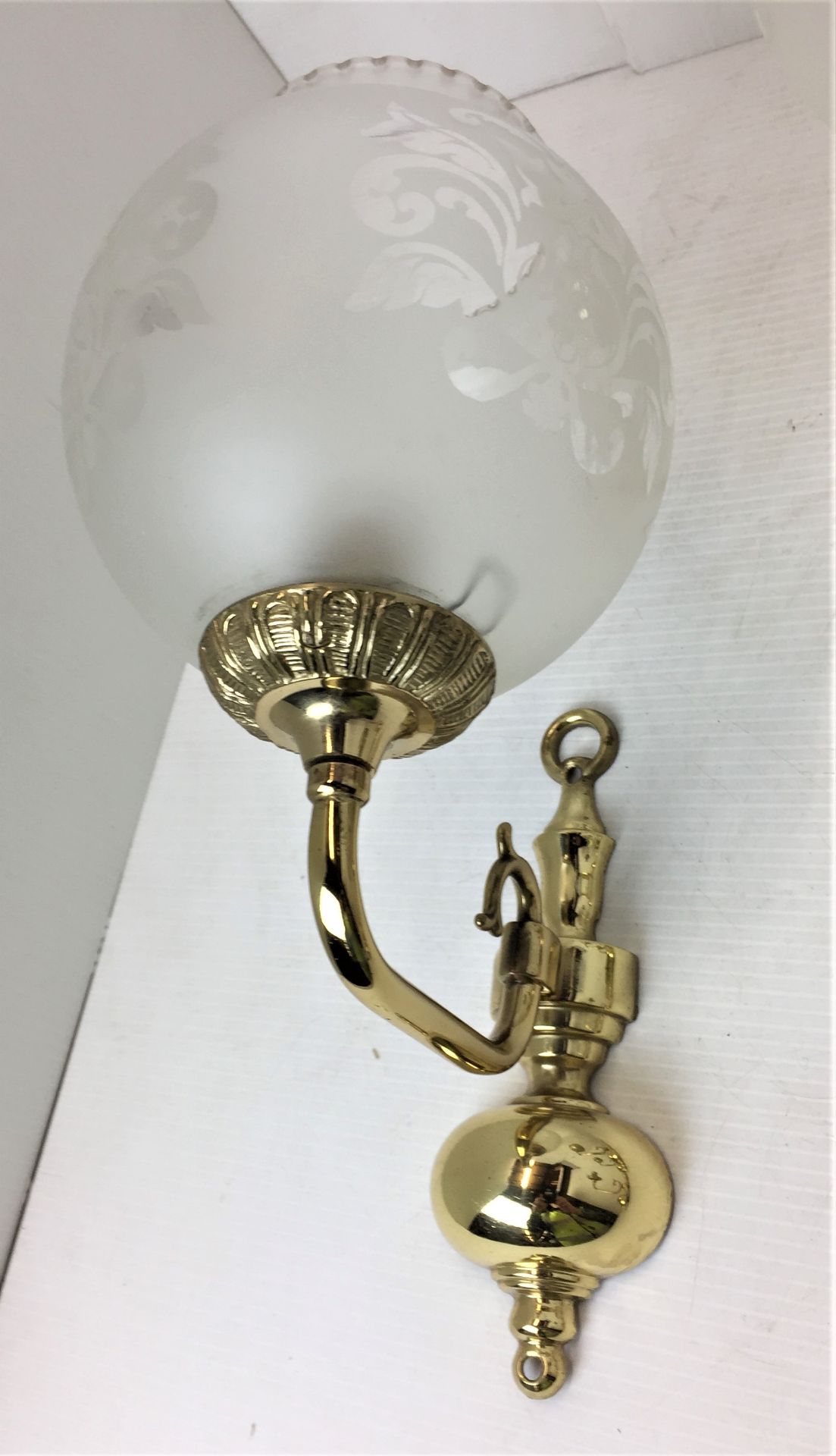 Set of four wall lights 17wide x 19cm high - two with glass shades AA07 - Image 2 of 2