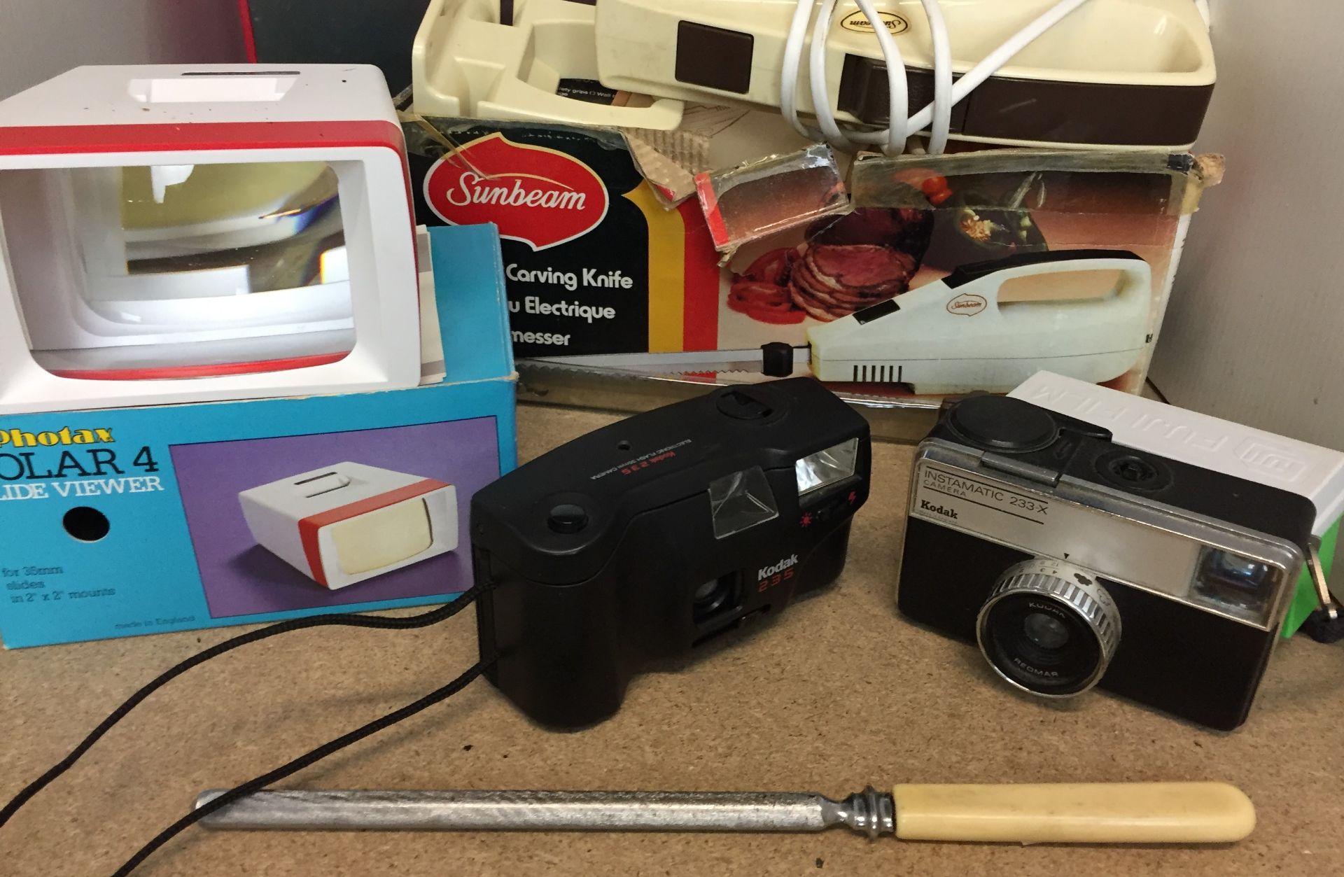 Eight items - plastic box and contents including Kodak Instamatic 233 and Kodak 235 cameras , - Image 4 of 4