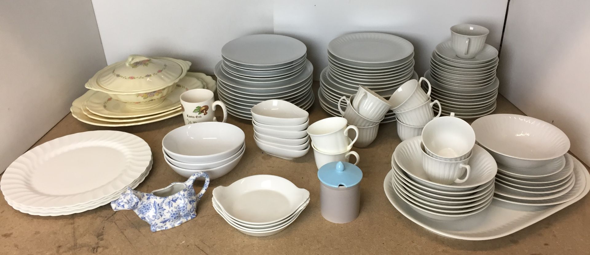 One hundred items including four pieces Meakin Sunshine - three oval plates 36 to 29cm maximum and