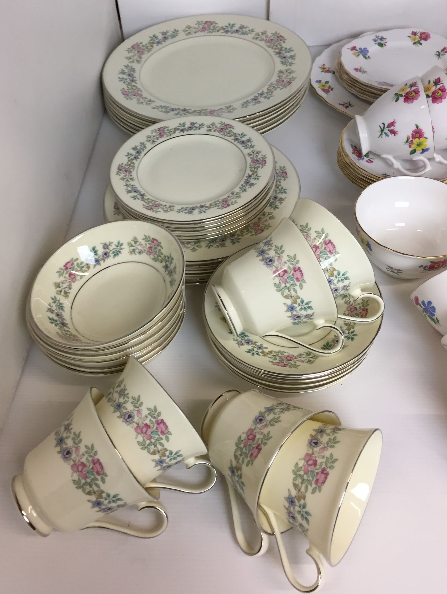 Ninety five items including thirty six pieces Minton Summer Song china dinner/tea service, - Image 2 of 4