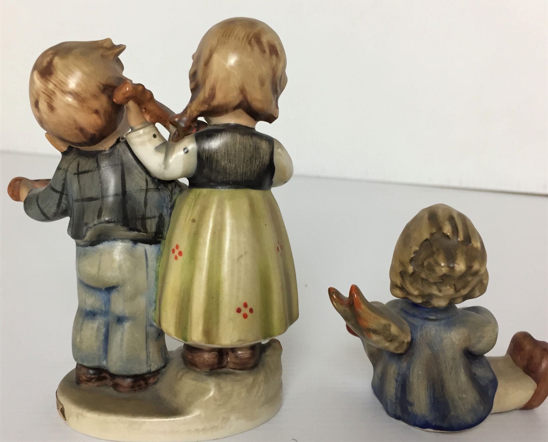 Two Goebel figurines Happy Days and angel lute player max 11cm high Y10 - Image 2 of 4