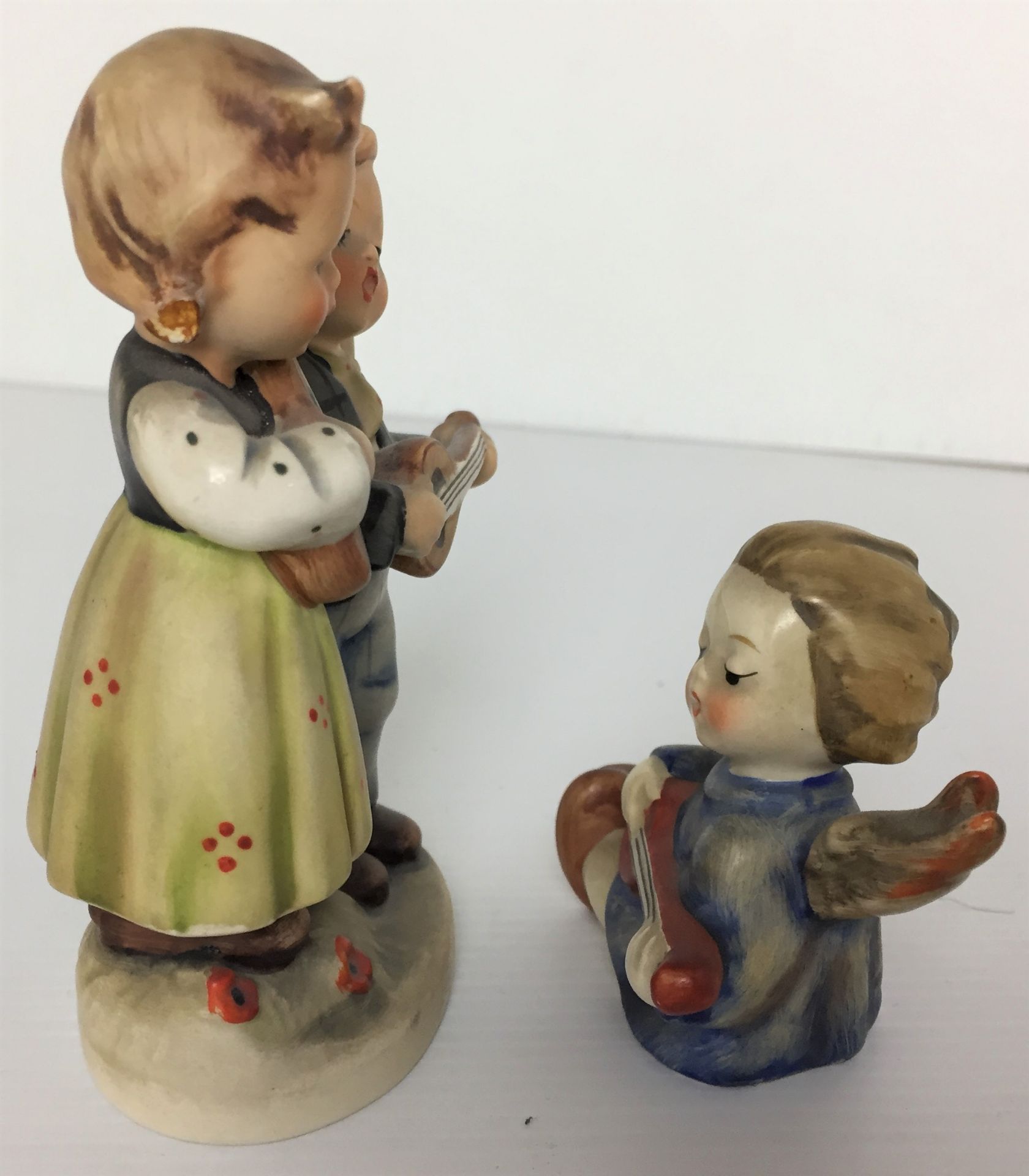 Two Goebel figurines Happy Days and angel lute player max 11cm high Y10 - Image 3 of 4